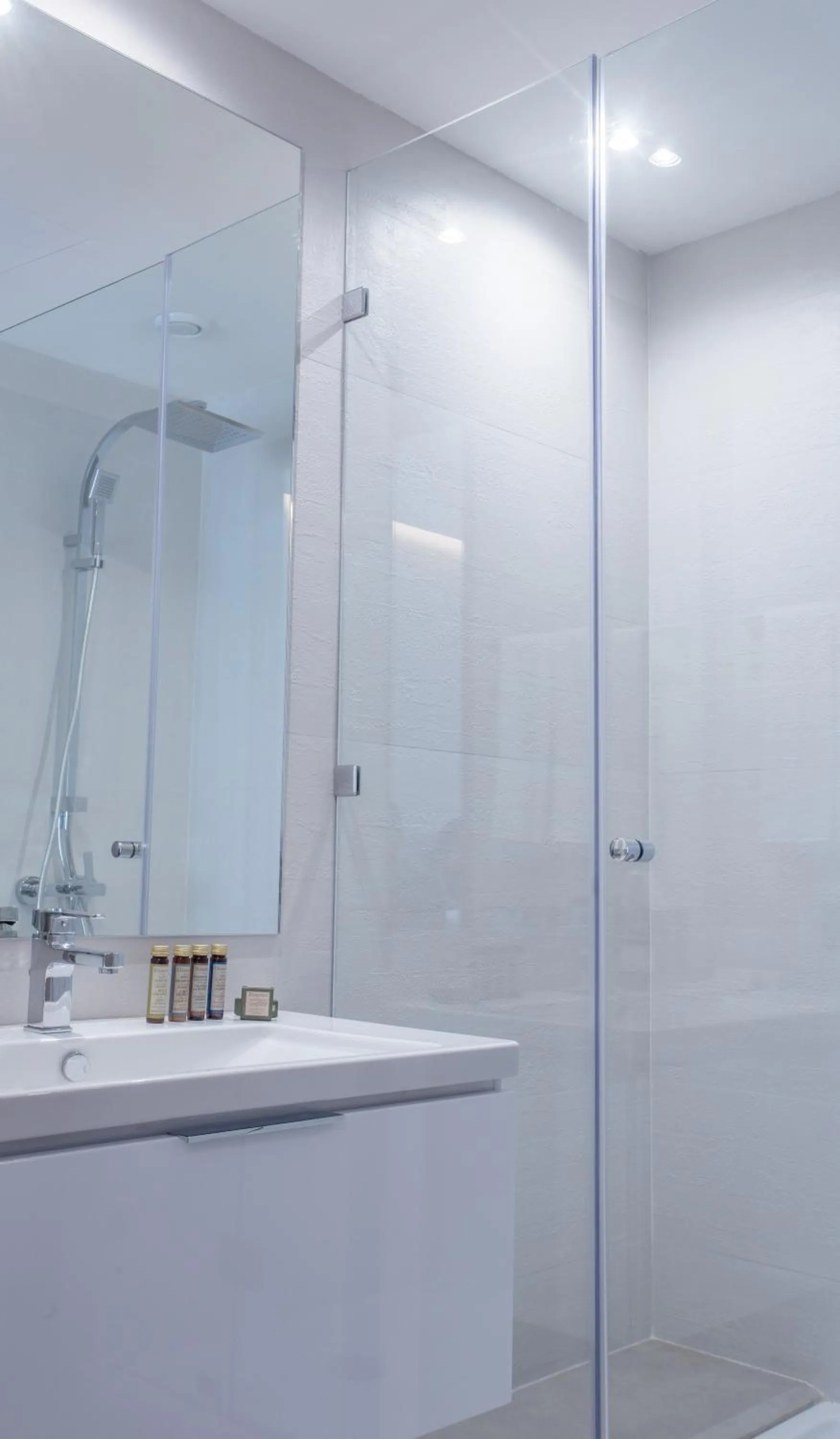 Shower in Makass Appart Hotel