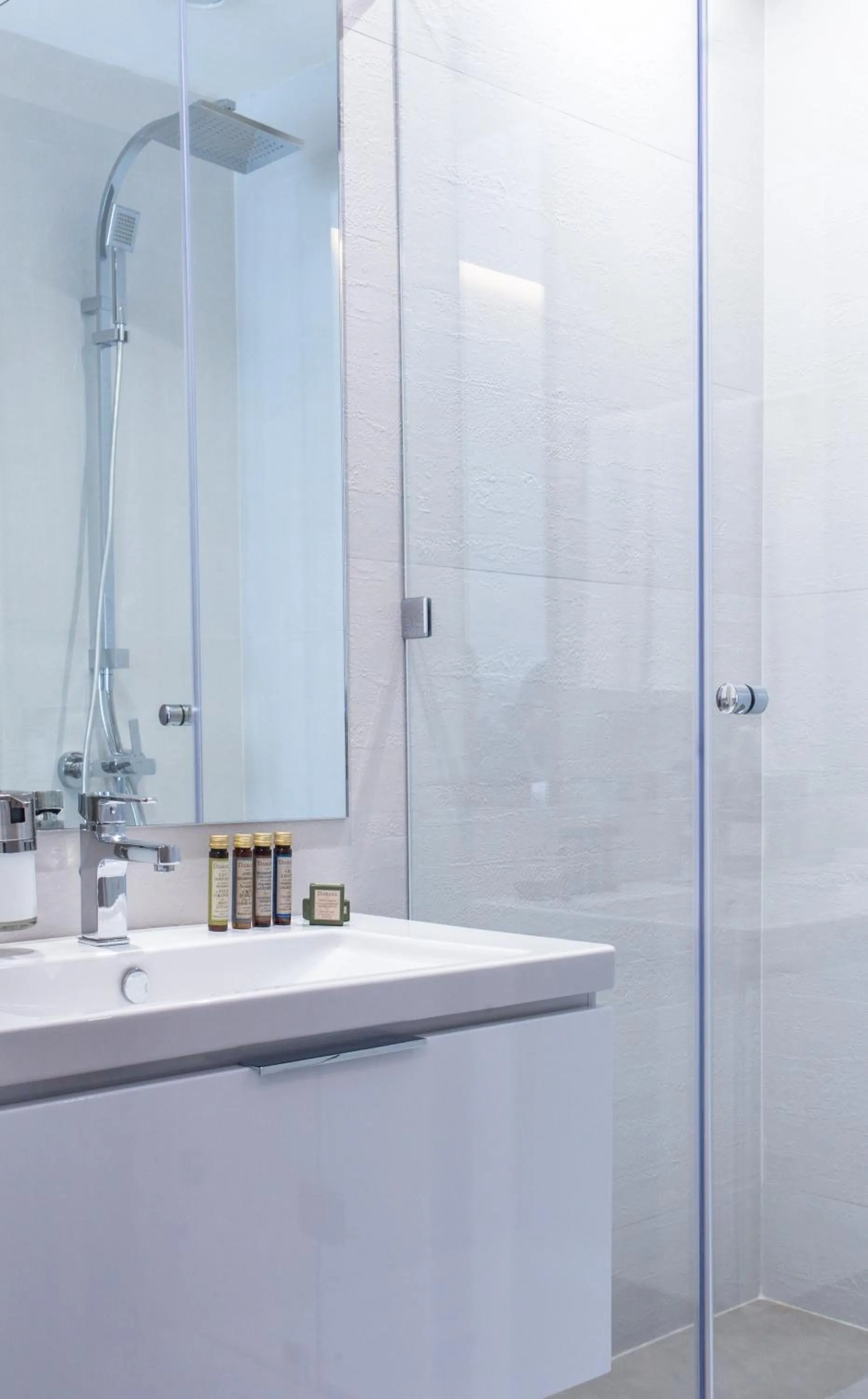 Shower in Makass Appart Hotel