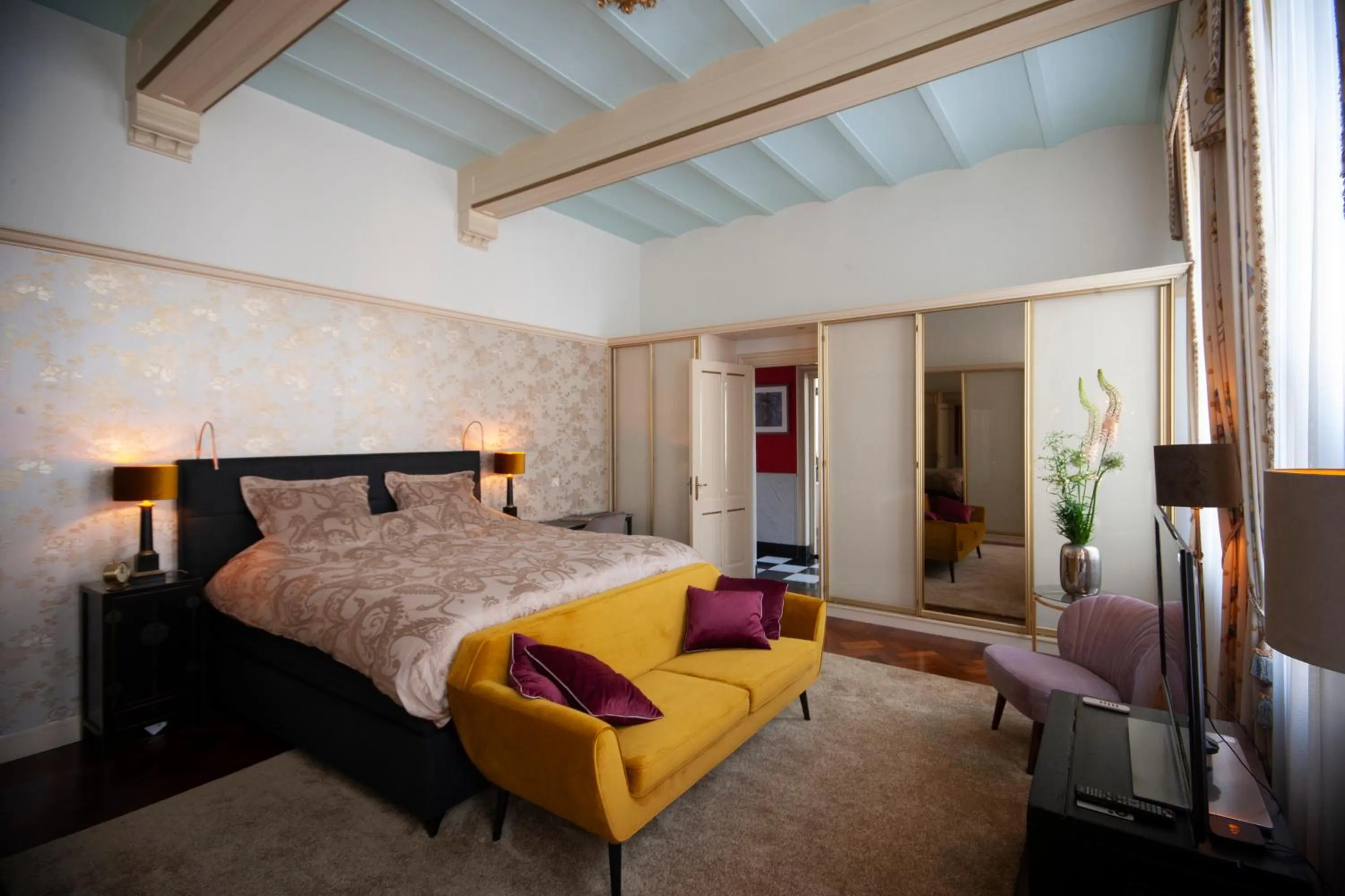 Bed in Oude Postkantoor de Rijp