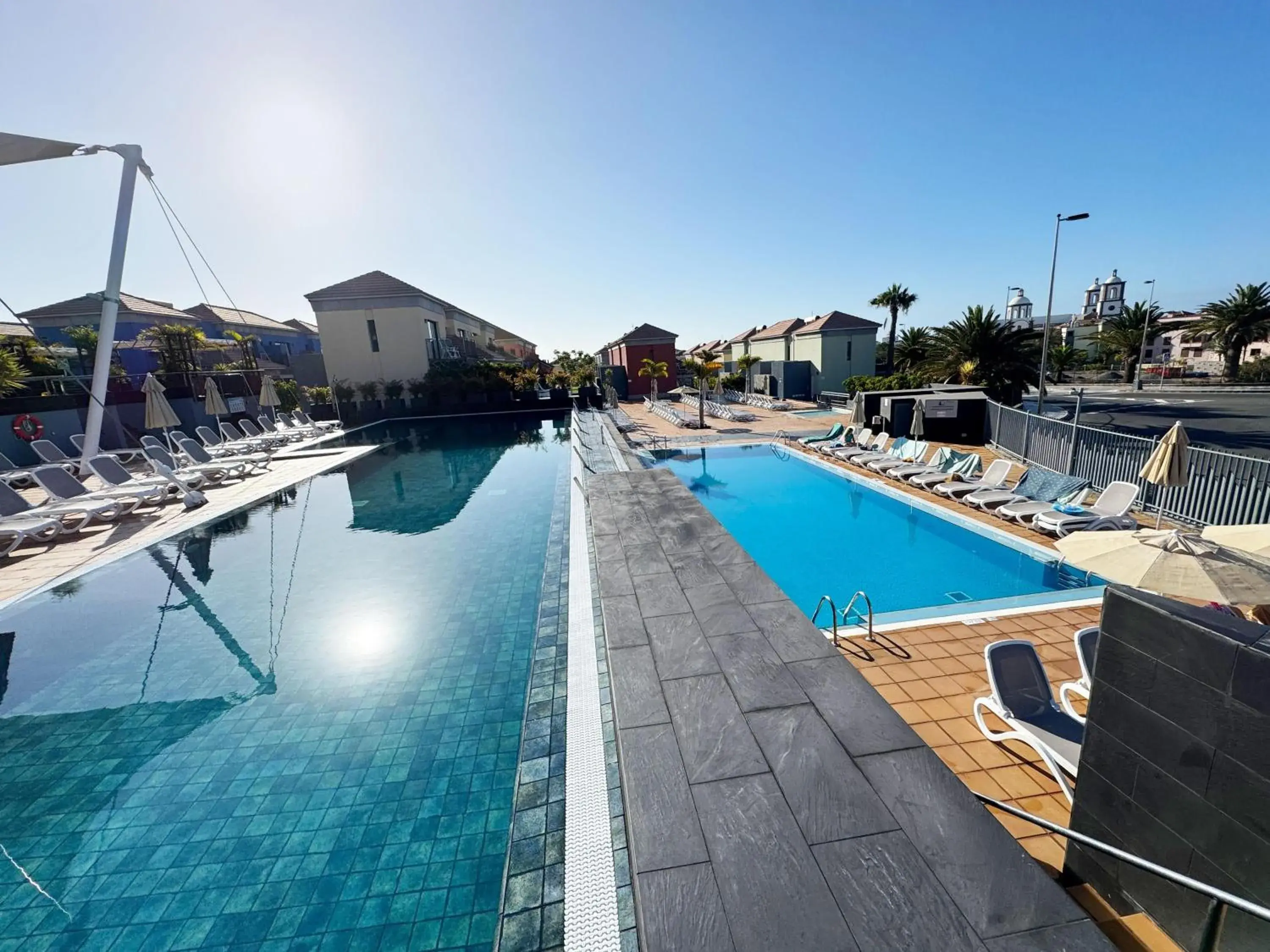 Swimming pool in Caybeach Meloneras Swimming pool in Caybeach Meloneras