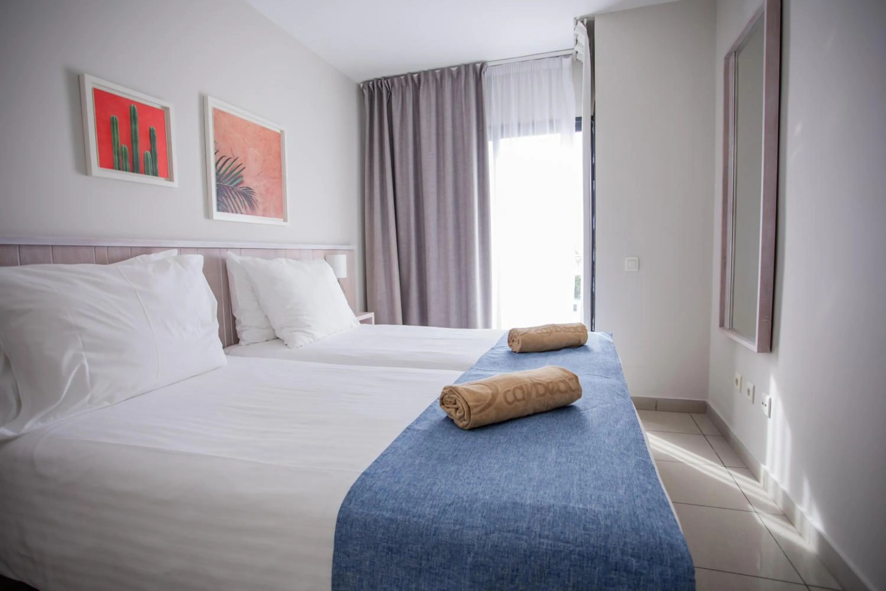 Photo of the whole room, Bed in Caybeach Meloneras