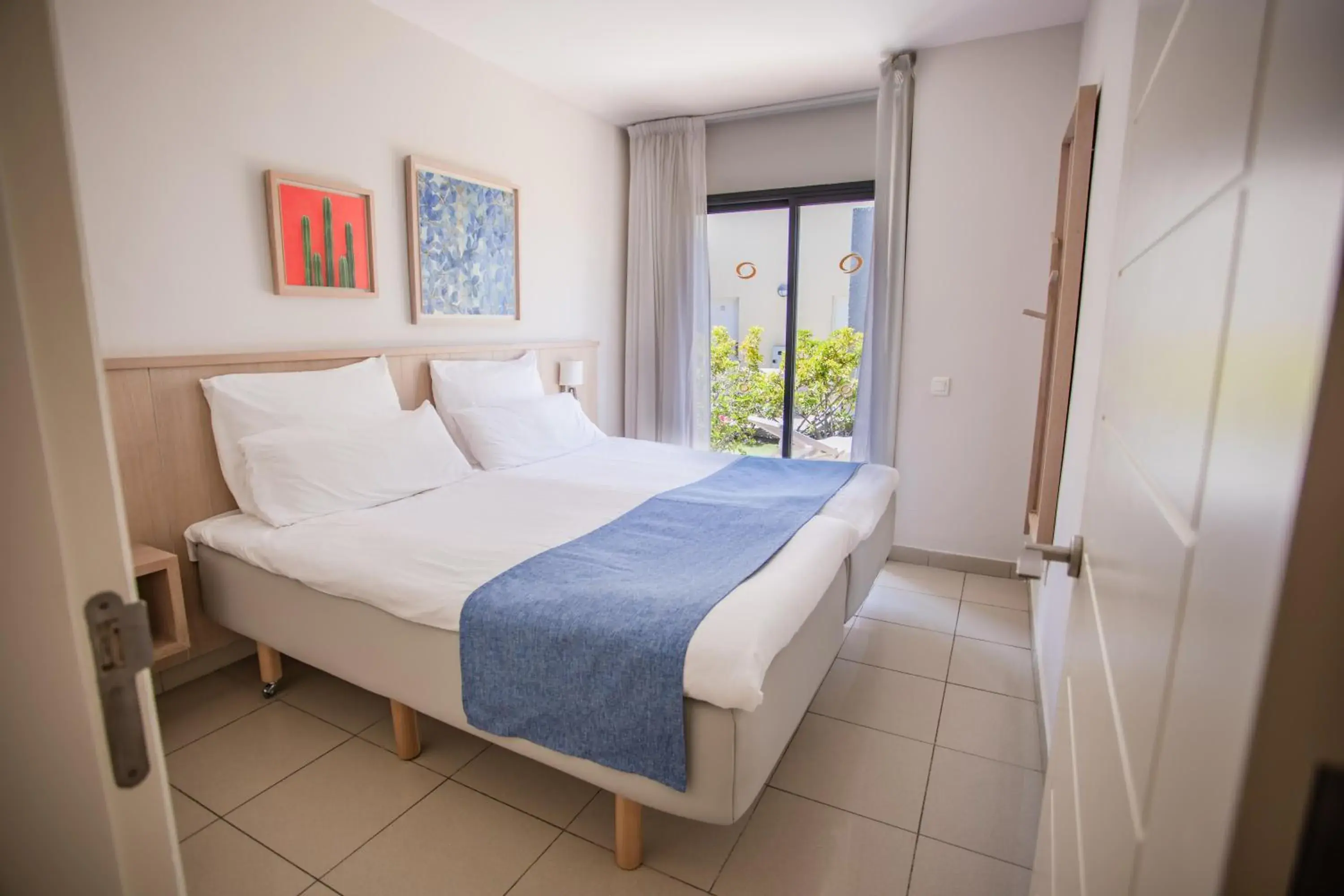 Photo of the whole room, Bed in Caybeach Meloneras Photo of the whole room, Bed in Caybeach Meloneras