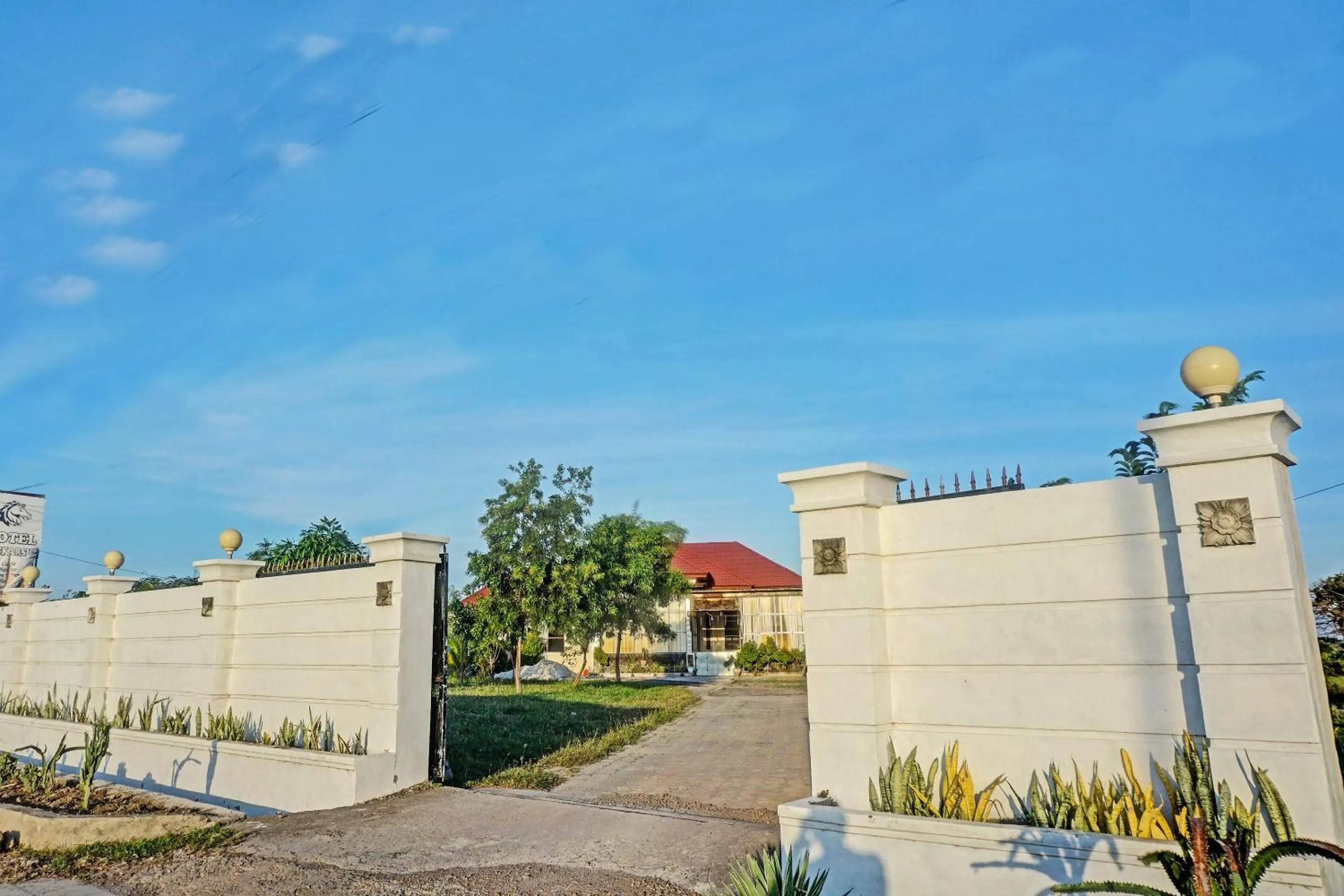 Facade/entrance in Collection O 91488 Hotel Lingkarsut Jeneponto Near Patung kuda, Jeneponto