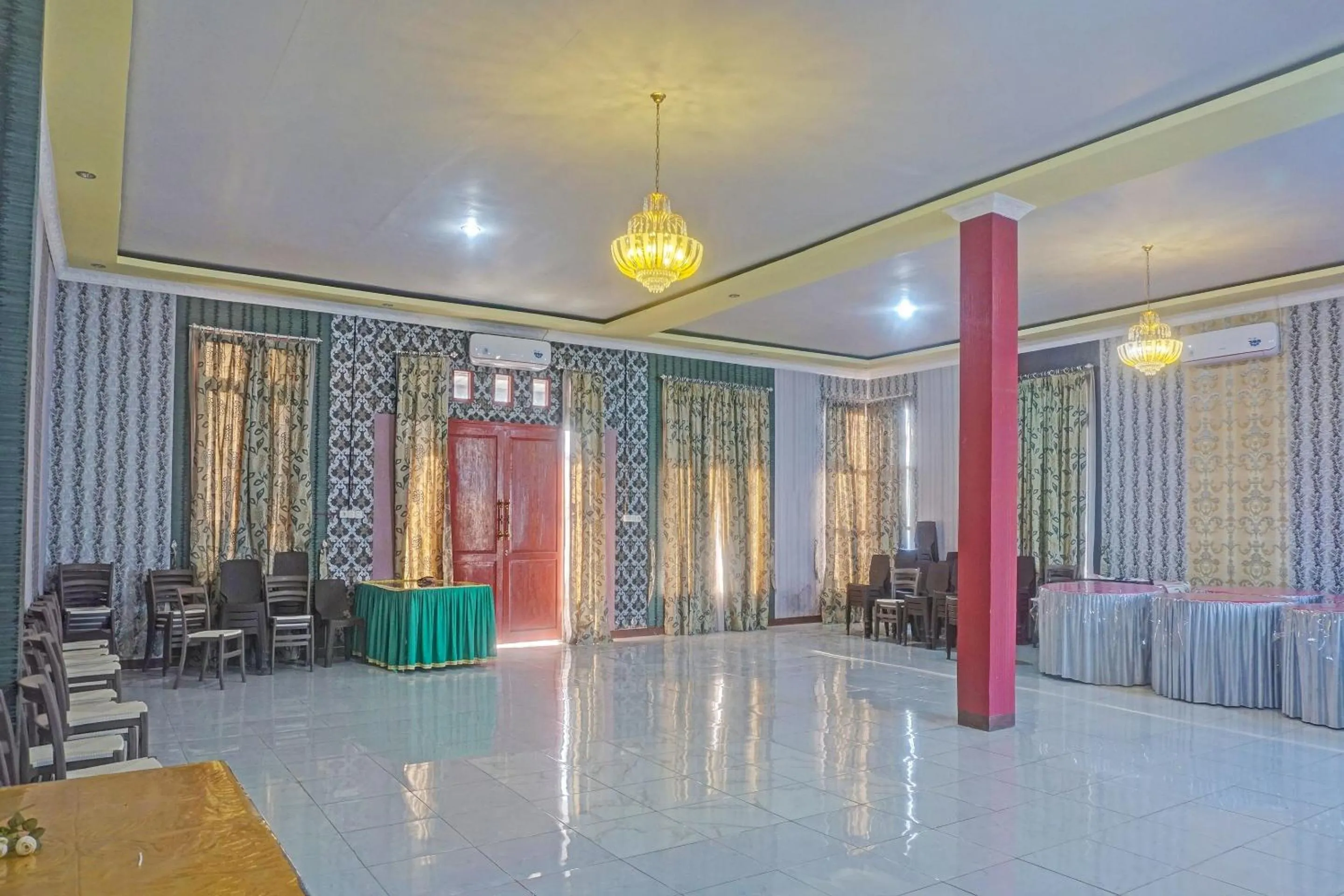 Lobby or reception in Collection O 91488 Hotel Lingkarsut Jeneponto Near Patung kuda, Jeneponto