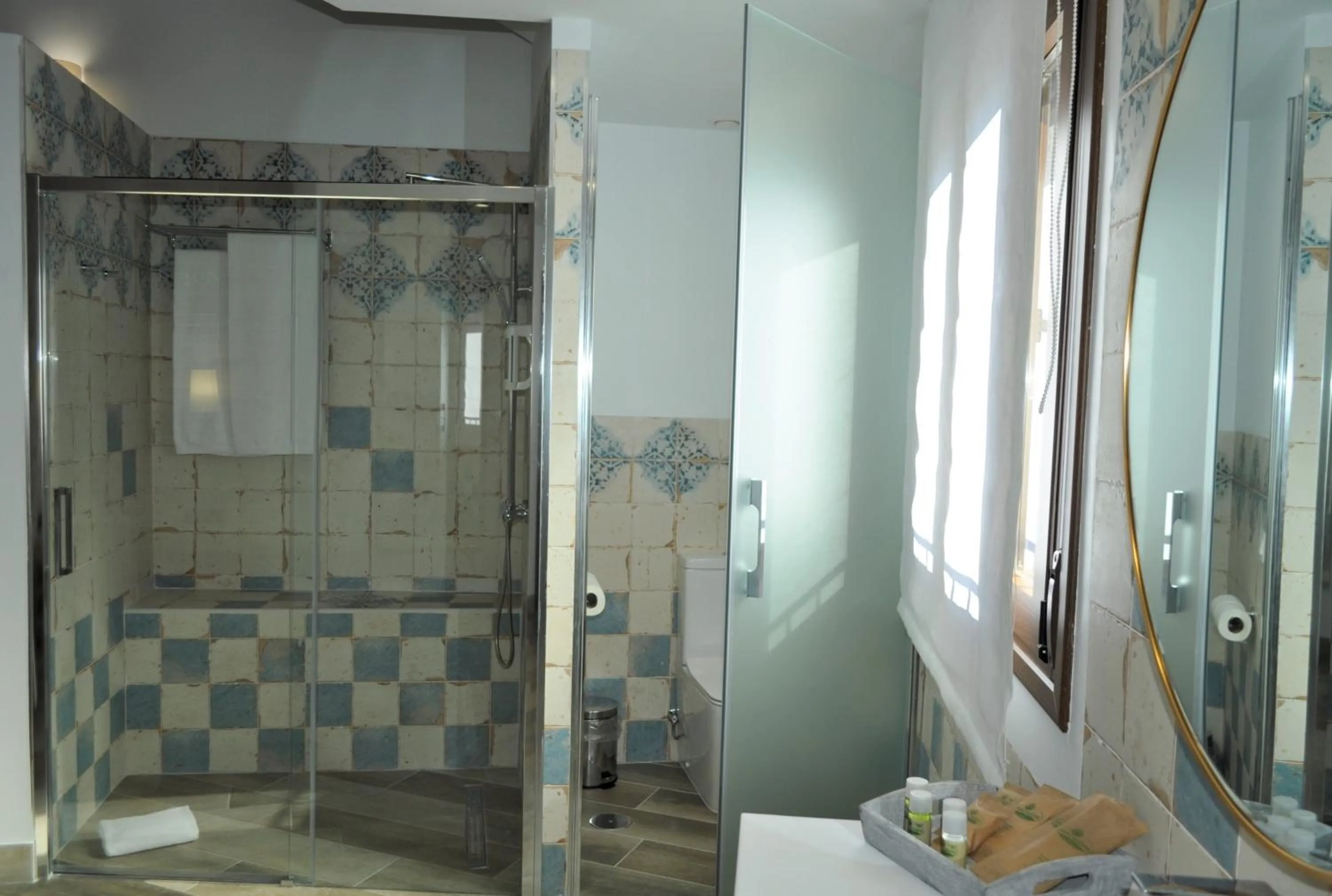 Shower in Hostal Restaurante Villa de Brihuega