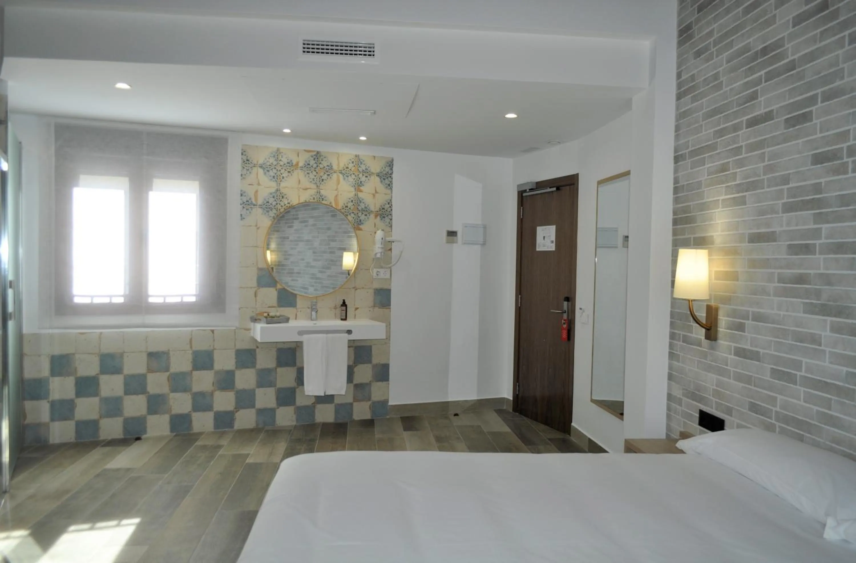 Photo of the whole room, Bed in Hostal Restaurante Villa de Brihuega