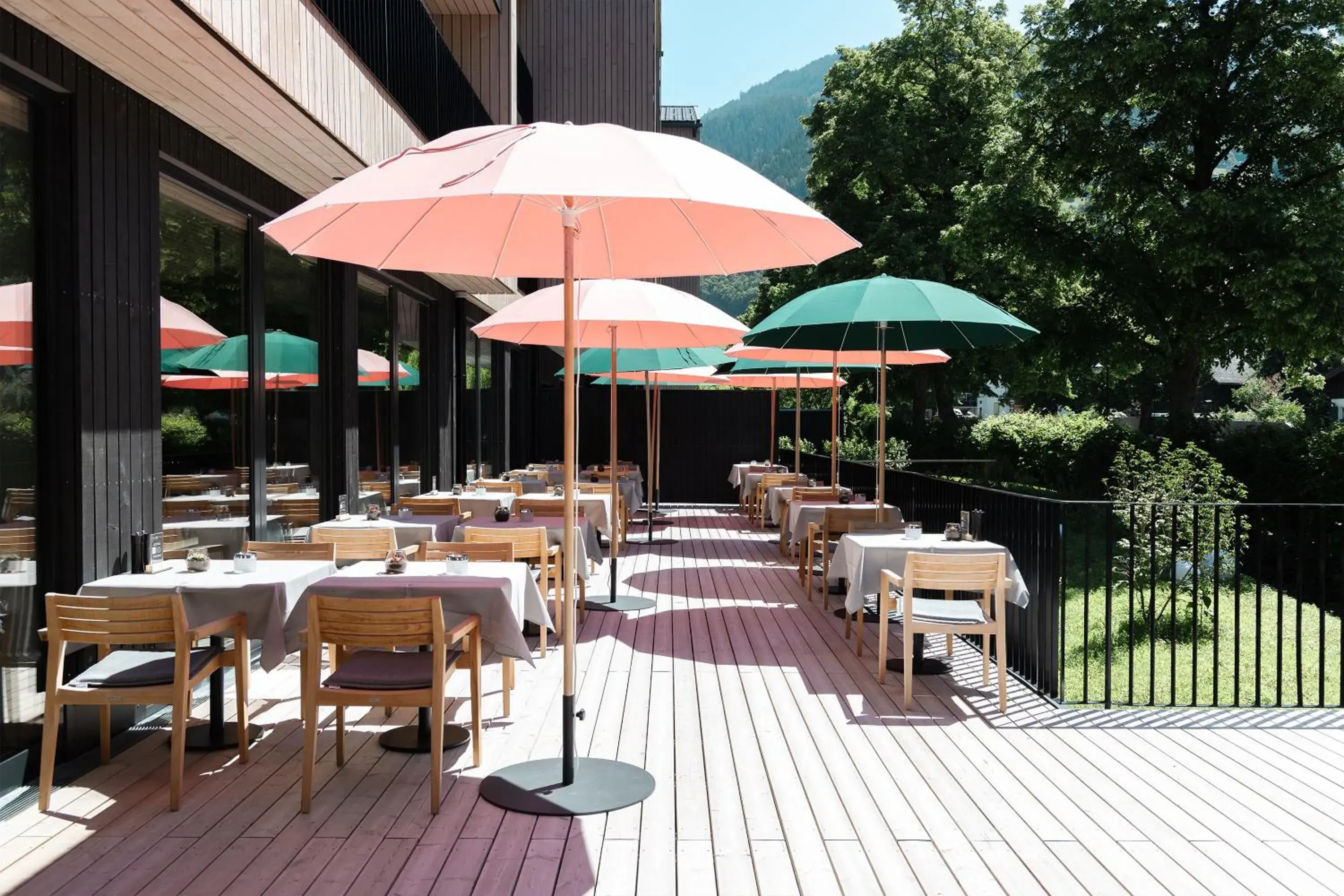 Restaurant/places to eat in Amrai Suites Restaurant/places to eat in Amrai Suites