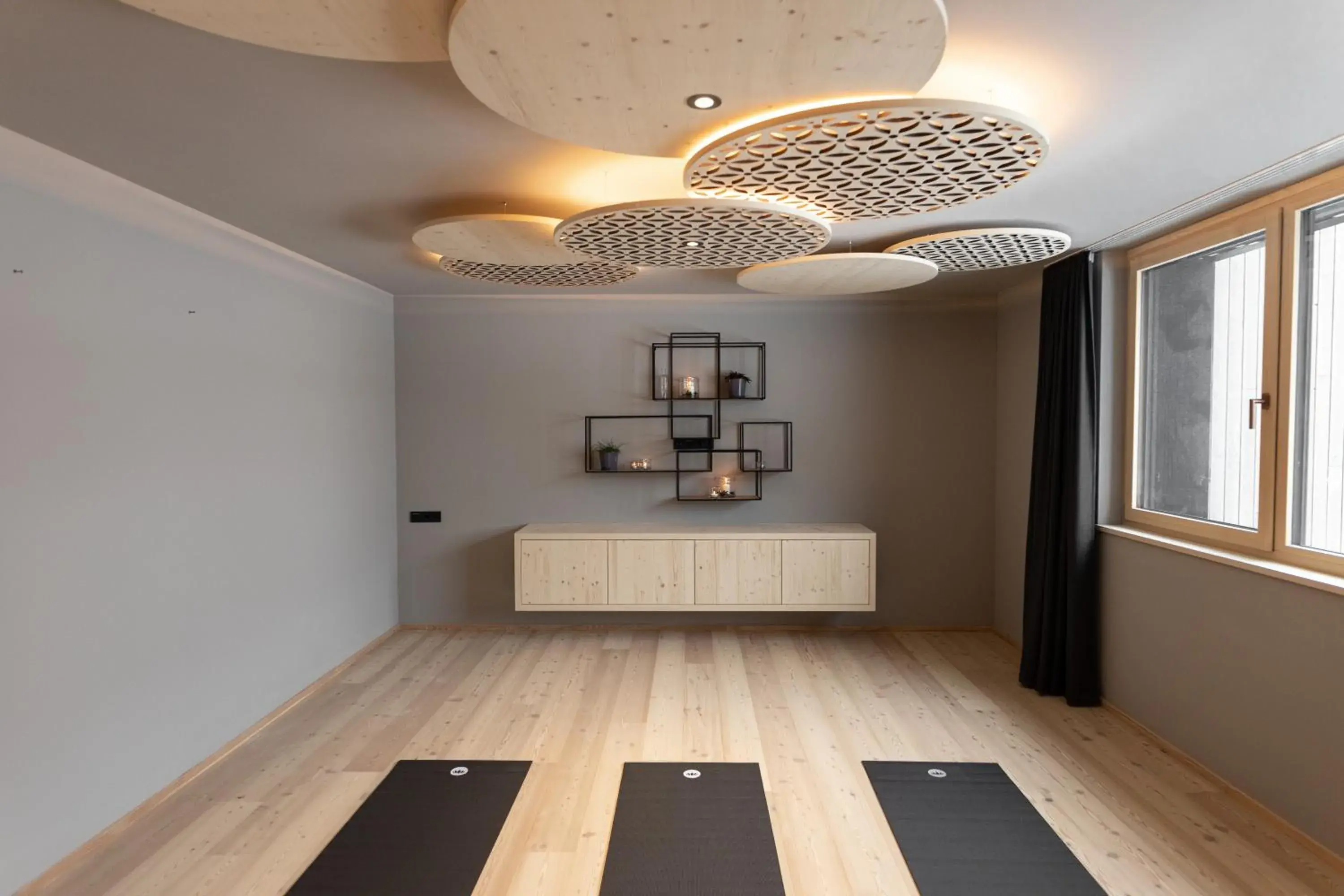 Fitness centre/facilities in Amrai Suites Fitness centre/facilities in Amrai Suites