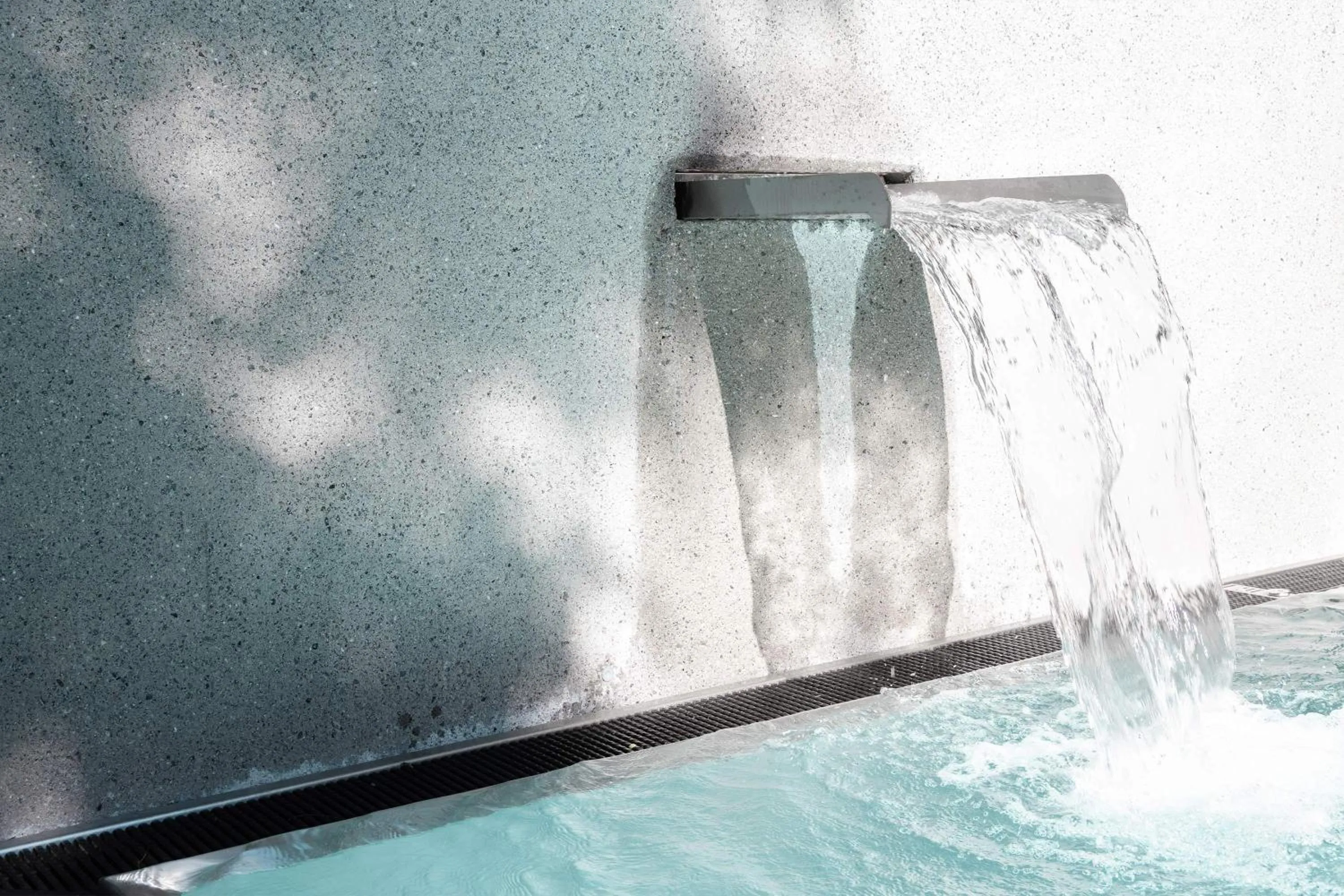 Swimming pool in Amrai Suites