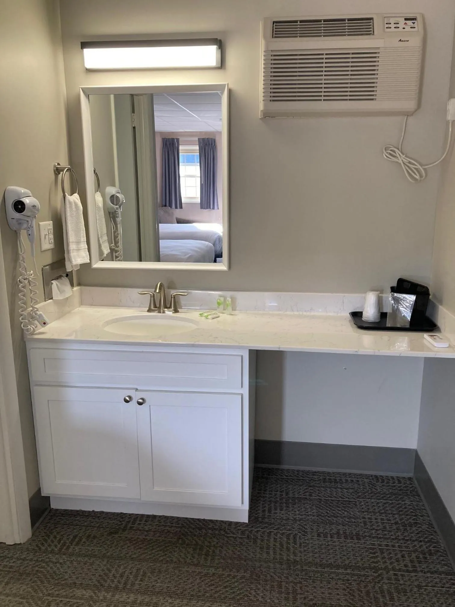 Country Squire Inn and Suites