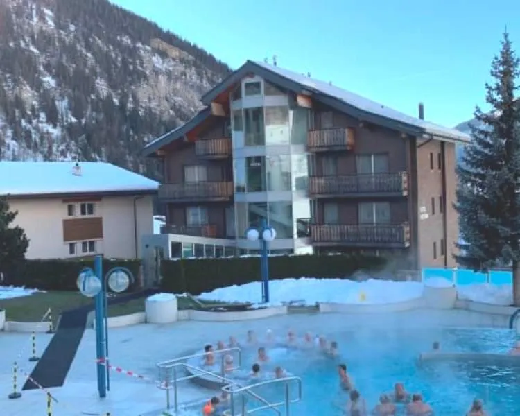 Swimming pool in Hotel Viktoria-Leukerbad-Therme