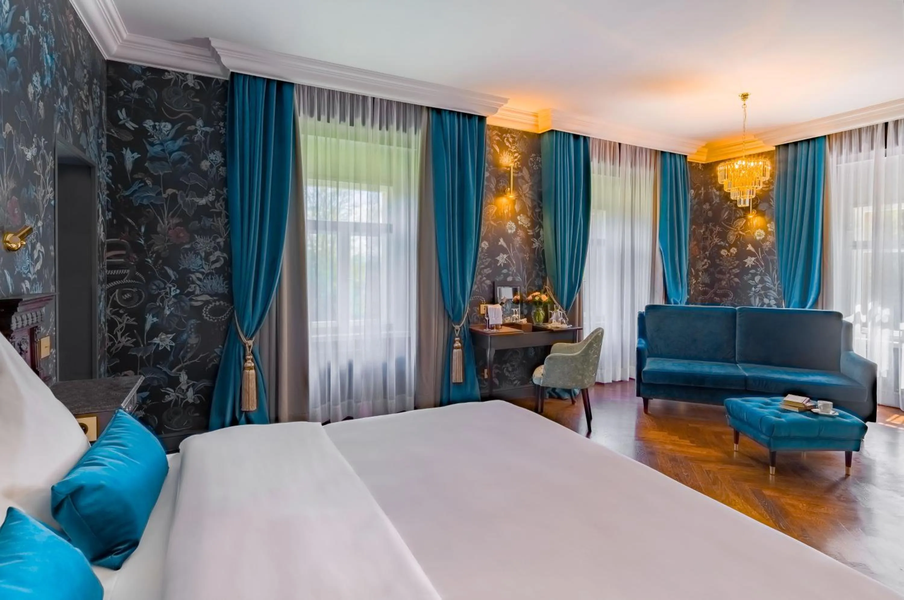 Photo of the whole room, Bed in Schloßhotel Althörnitz Neubau