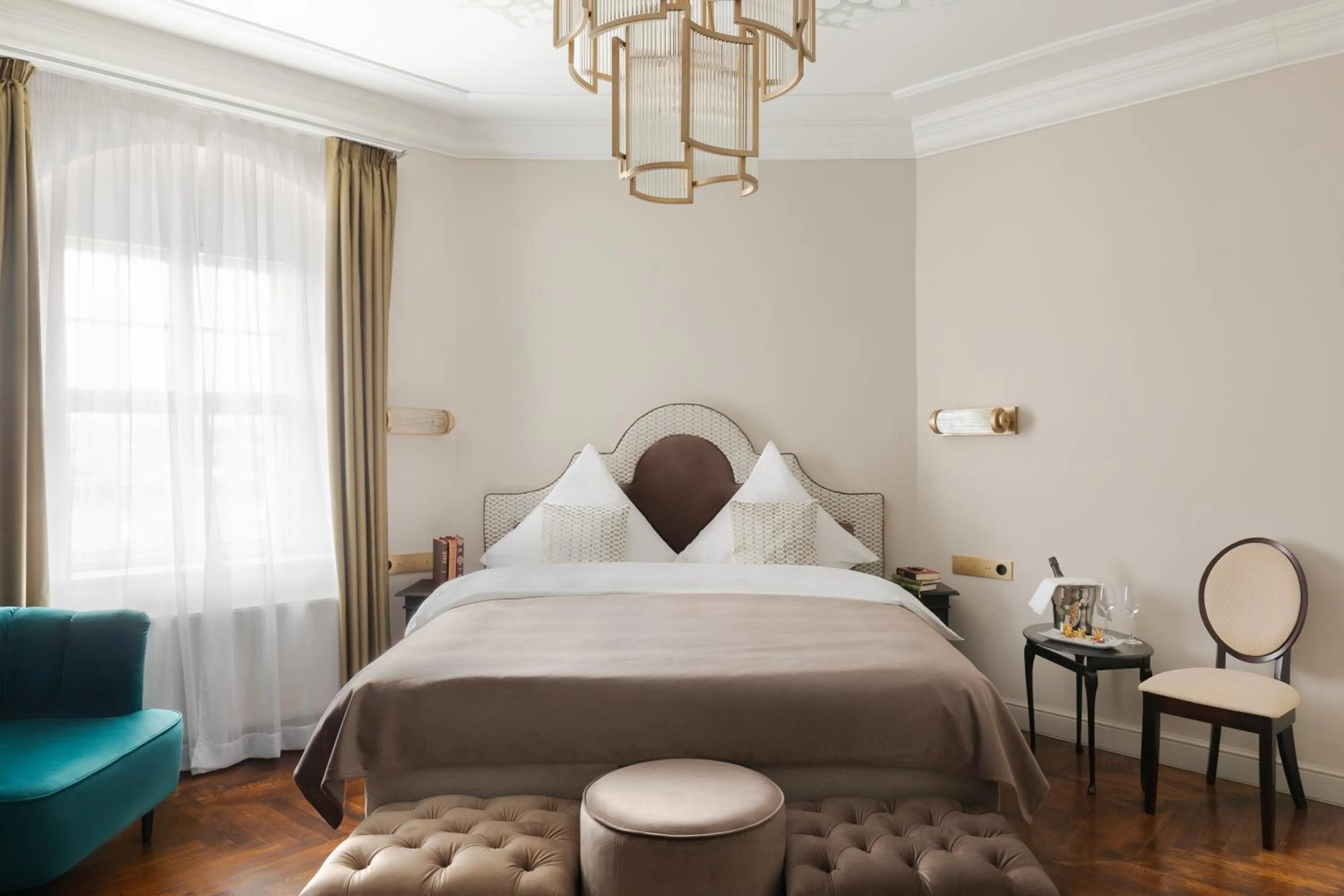 Photo of the whole room, Bed in Schloßhotel Althörnitz Neubau