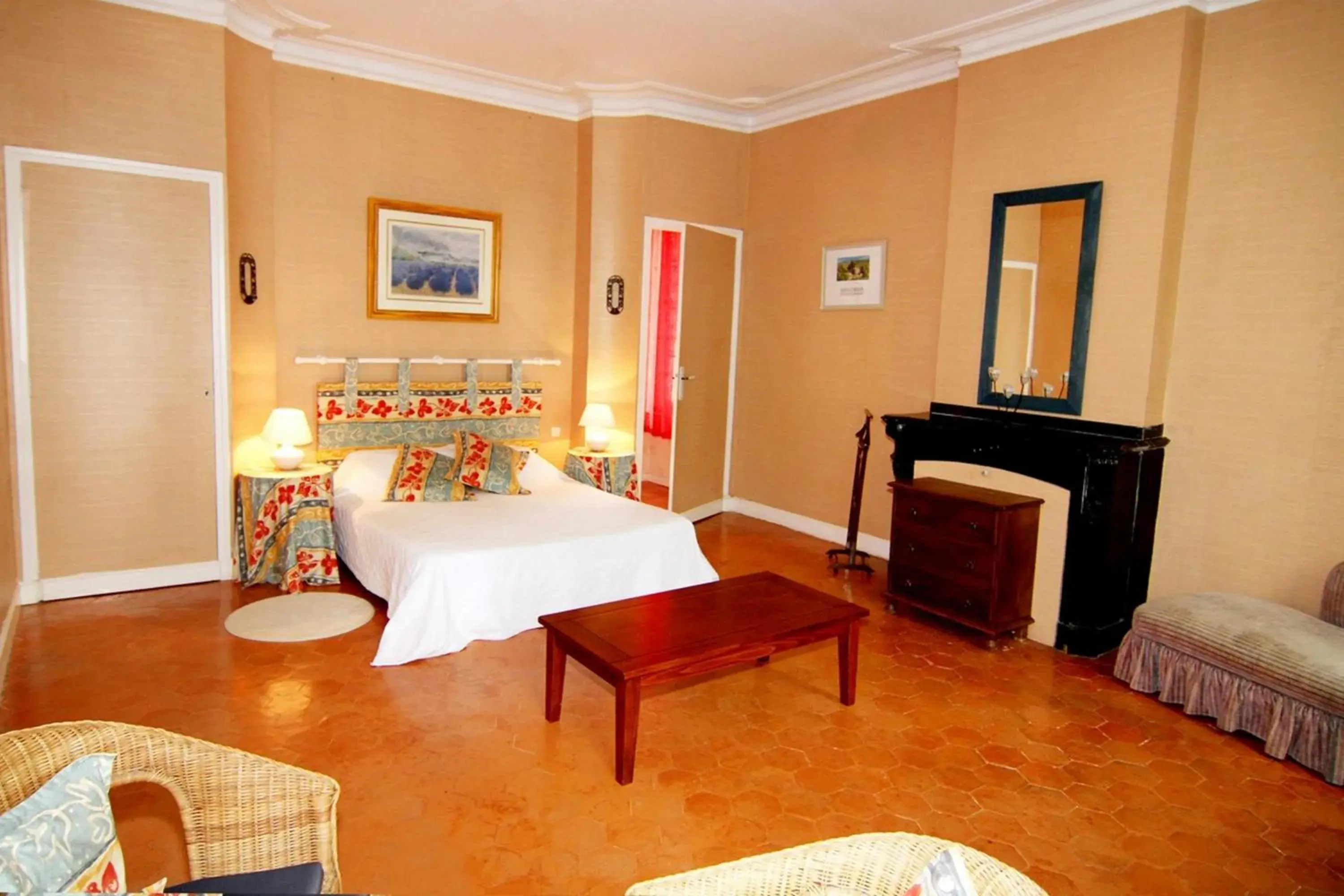 Double Room in Les Volets Bleus Double Room in Les Volets Bleus