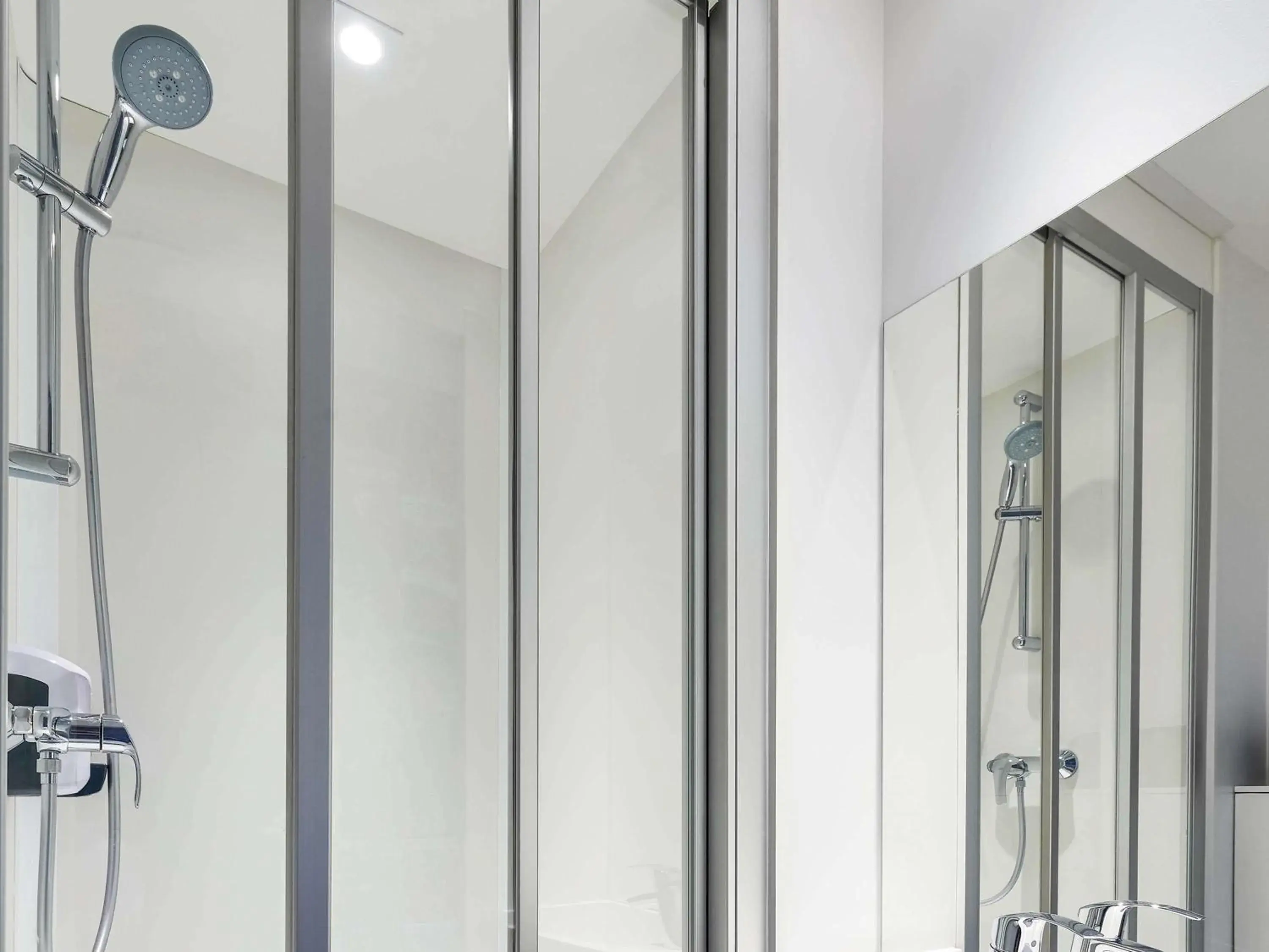 Bedroom in hotelF1 Marseille EST Bedroom in hotelF1 Marseille EST