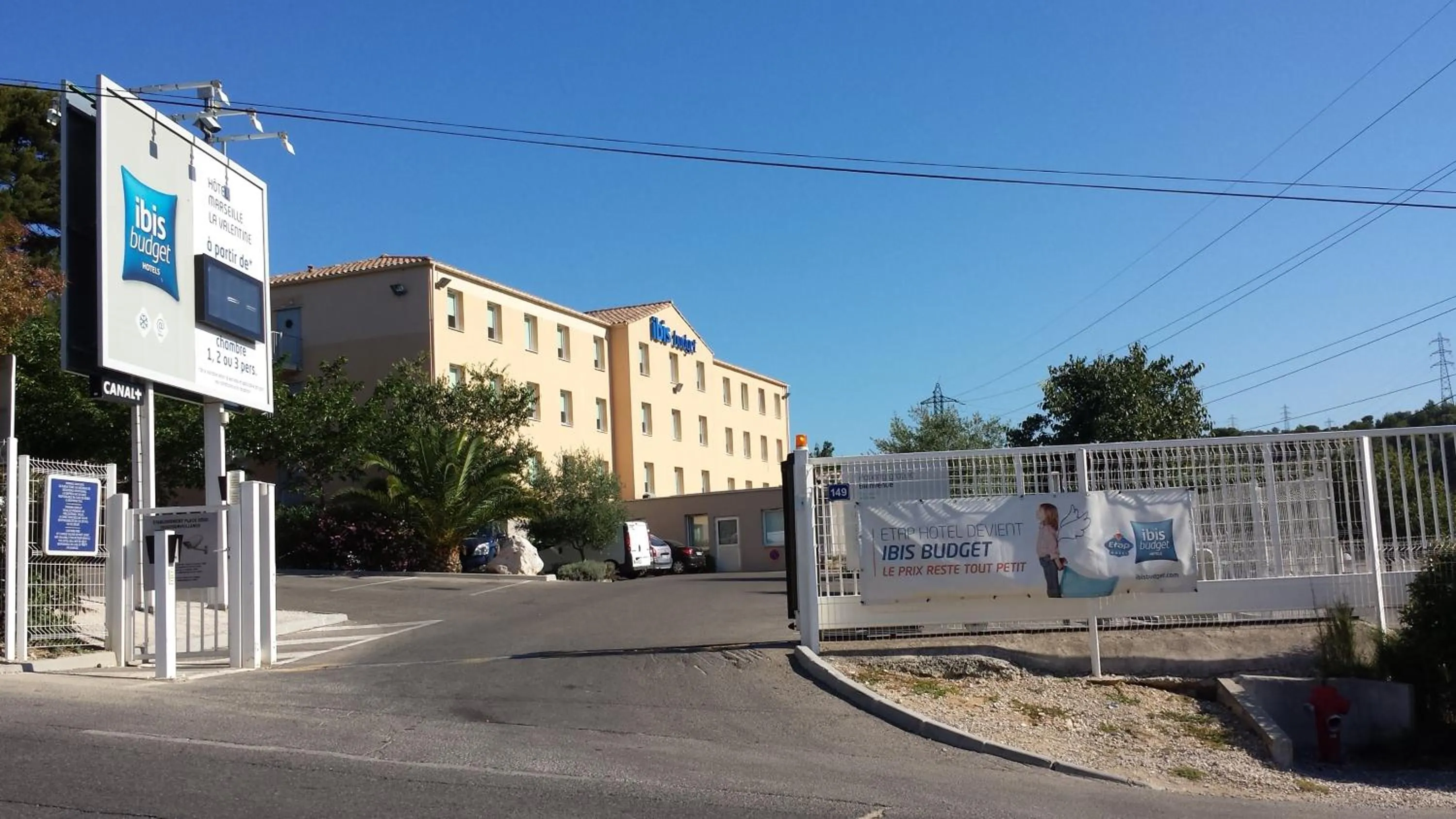 Facade/entrance in Ibis Budget Marseille Valentine