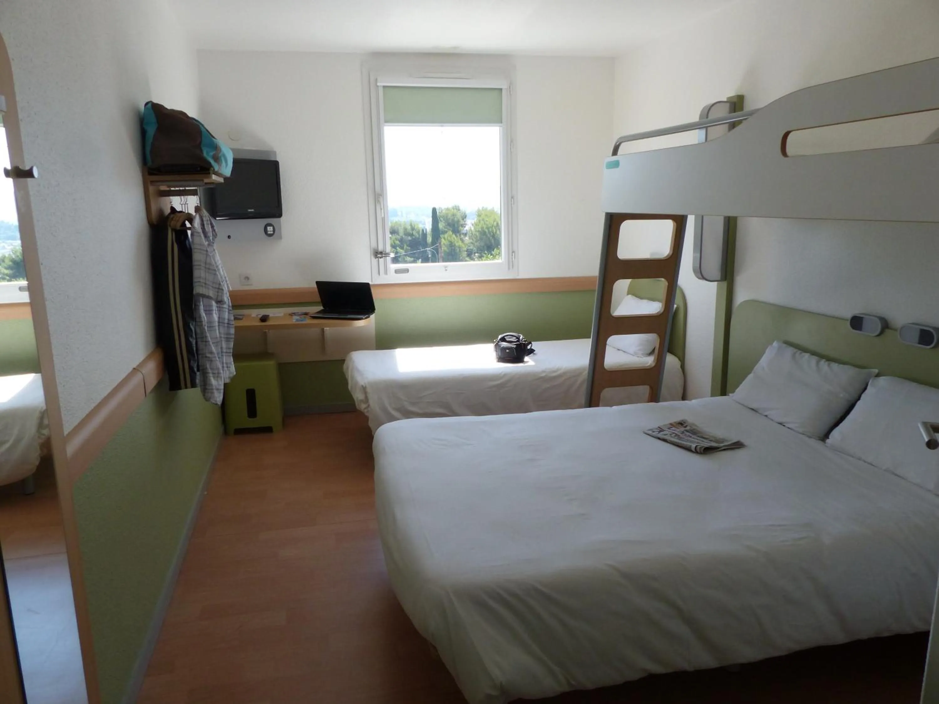 Photo of the whole room, Bed in Ibis Budget Marseille Valentine