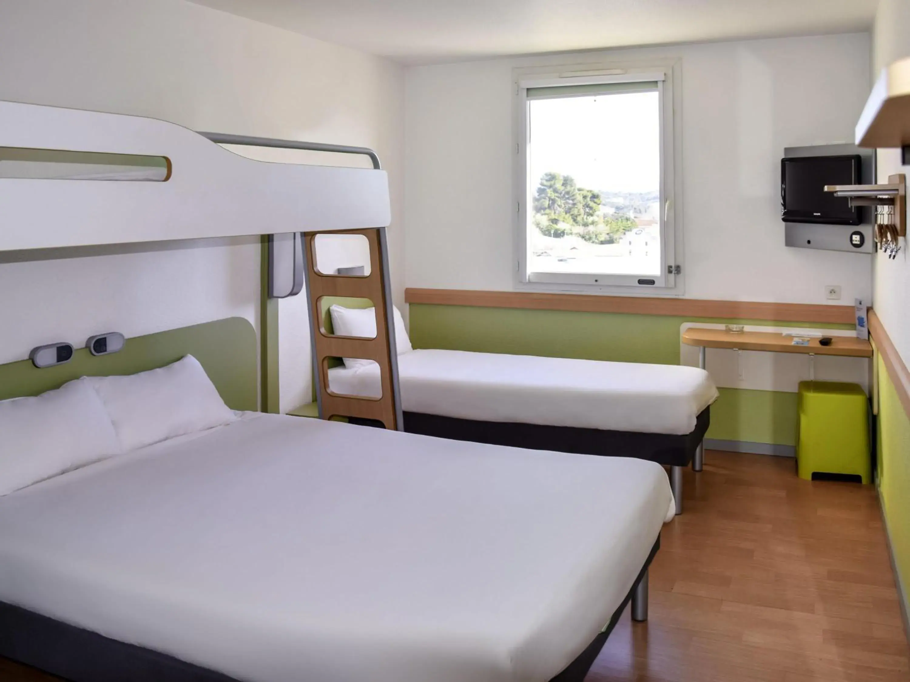 Family Room in Ibis Budget Marseille Valentine Family Room in Ibis Budget Marseille Valentine