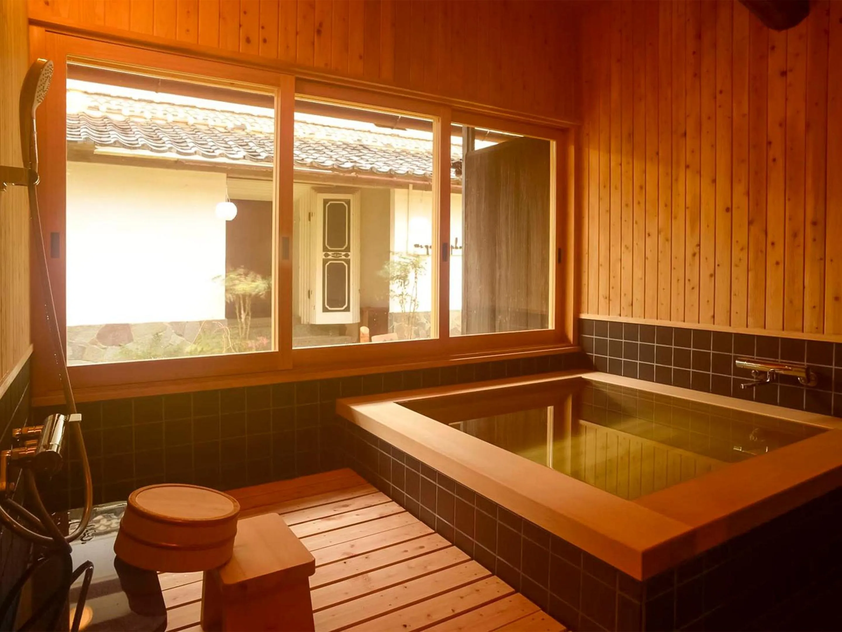 Hot Tub in Casa Miyama