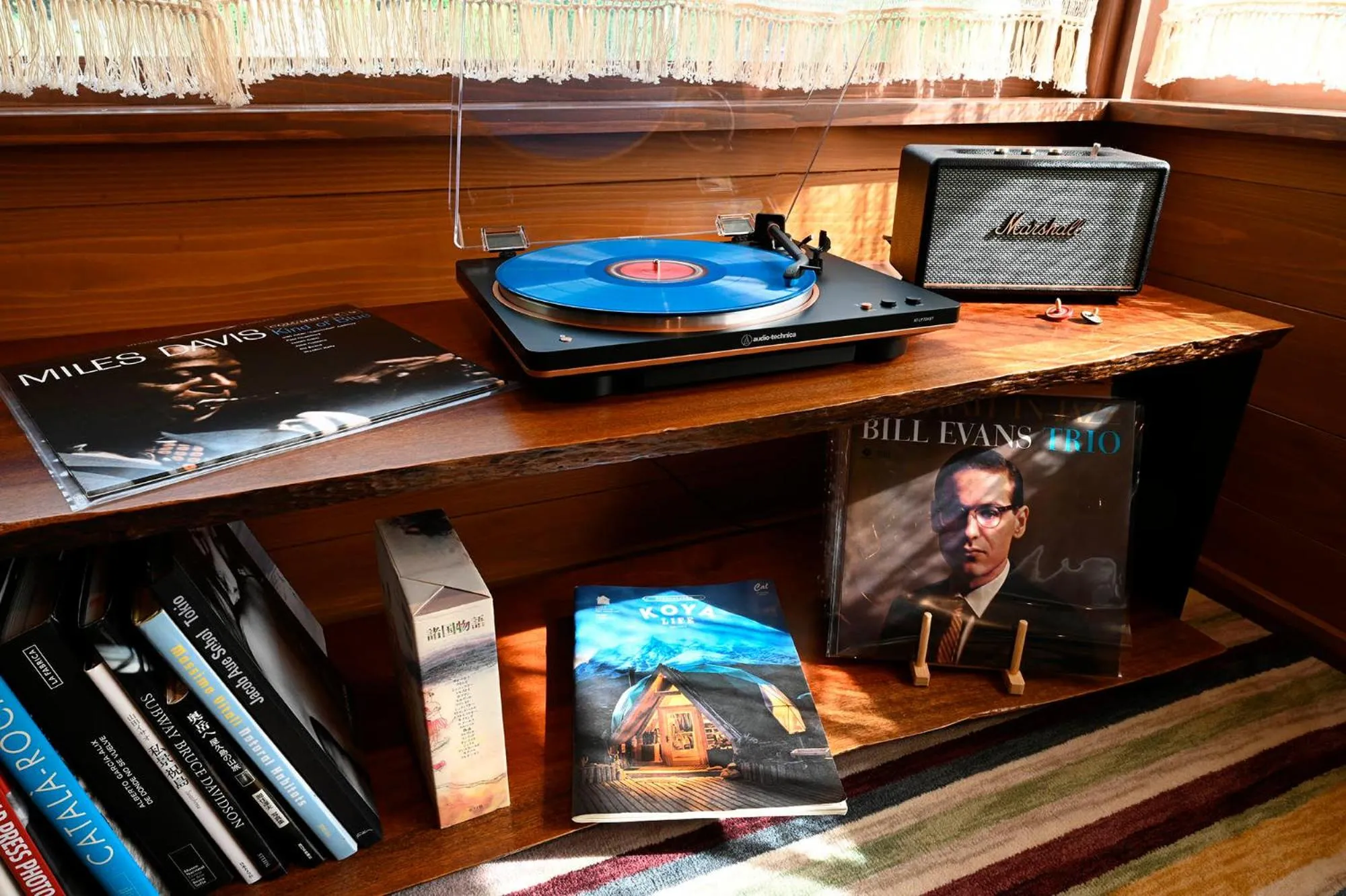 Library in Casa Miyama