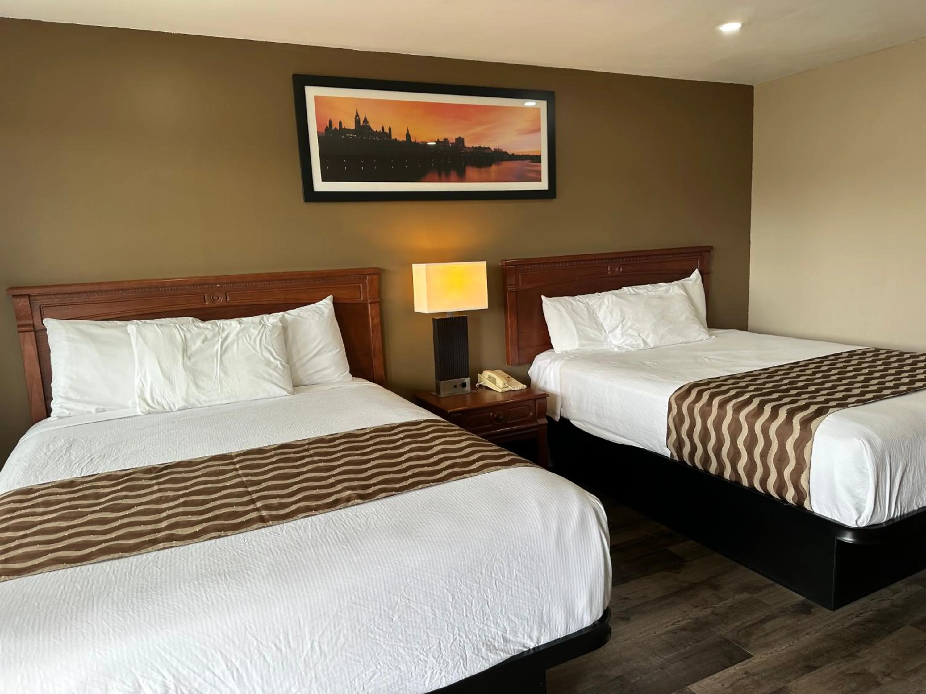 Bed in Champlain Motor Inn