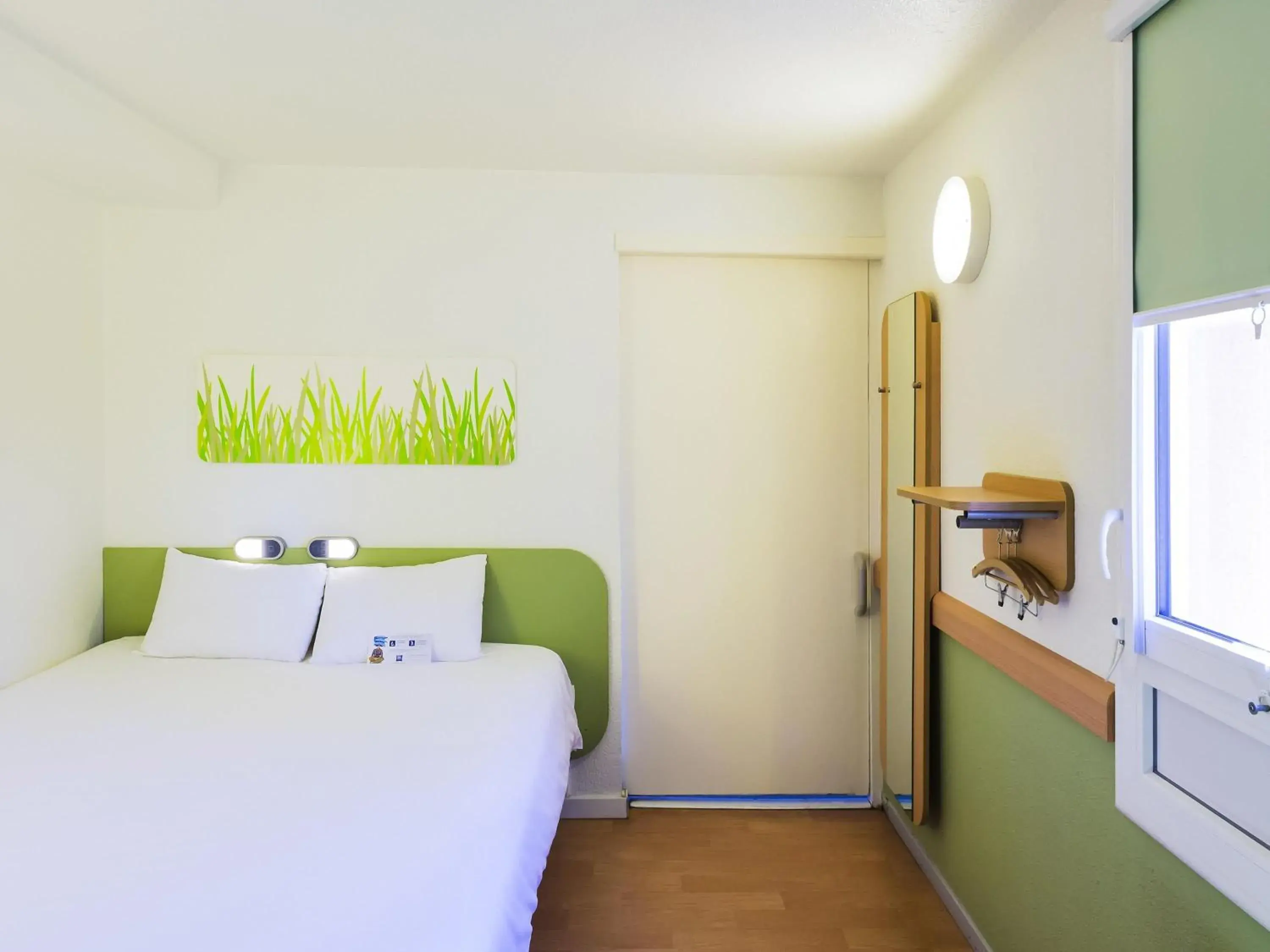 Bedroom, Bed in Ibis budget Béziers Est Mediterranée A9 / A75 Bedroom, Bed in Ibis budget Béziers Est Mediterranée A9 / A75