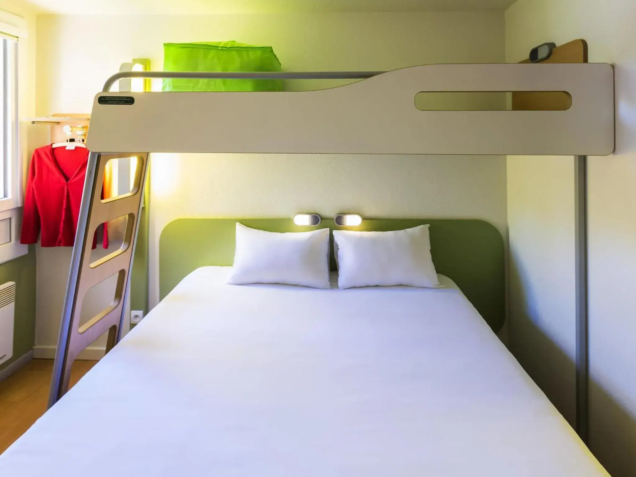 Bedroom, Bed in Ibis budget Béziers Est Mediterranée A9 / A75 Bedroom, Bed in Ibis budget Béziers Est Mediterranée A9 / A75