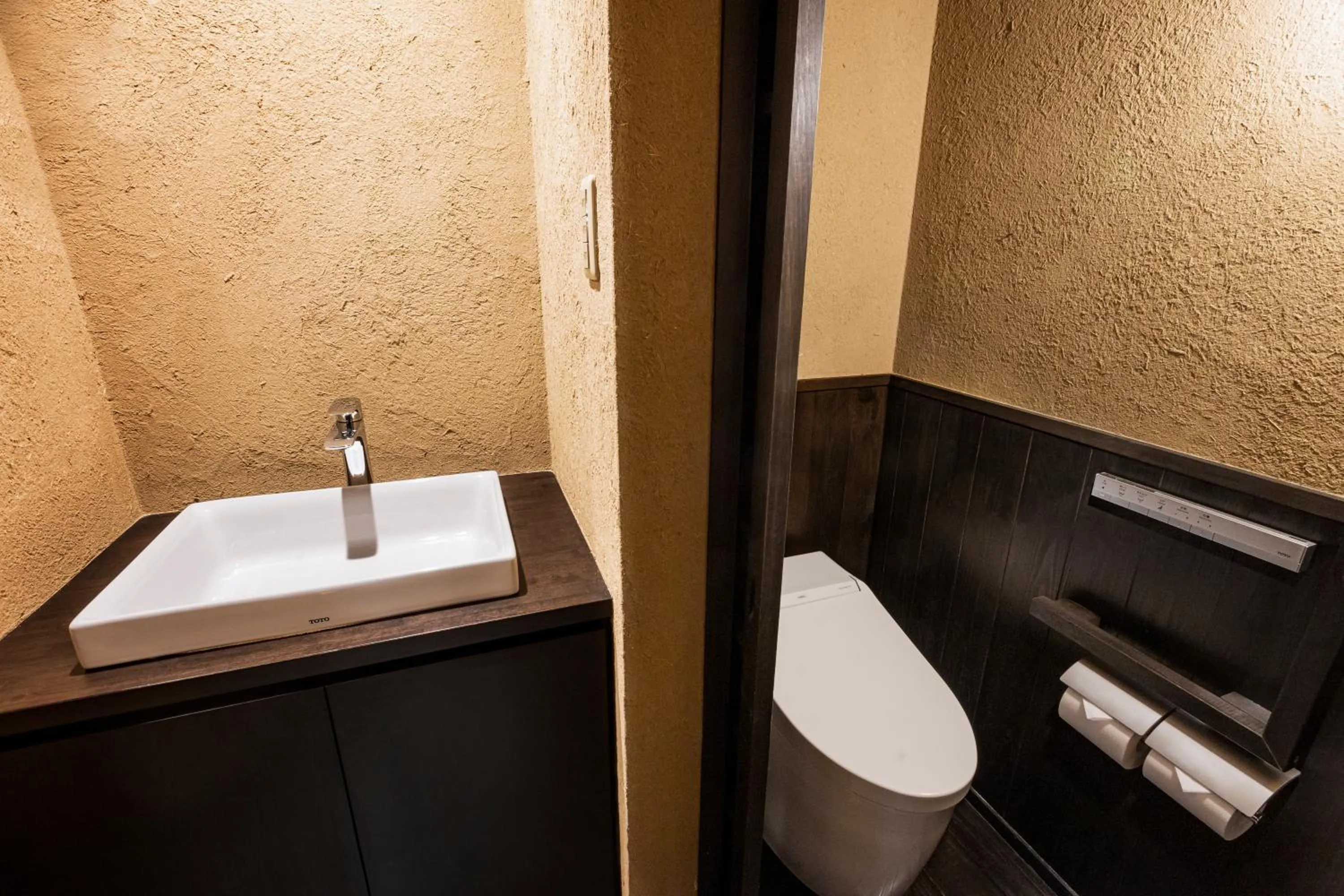 Toilet in Rinn Premium Hiun