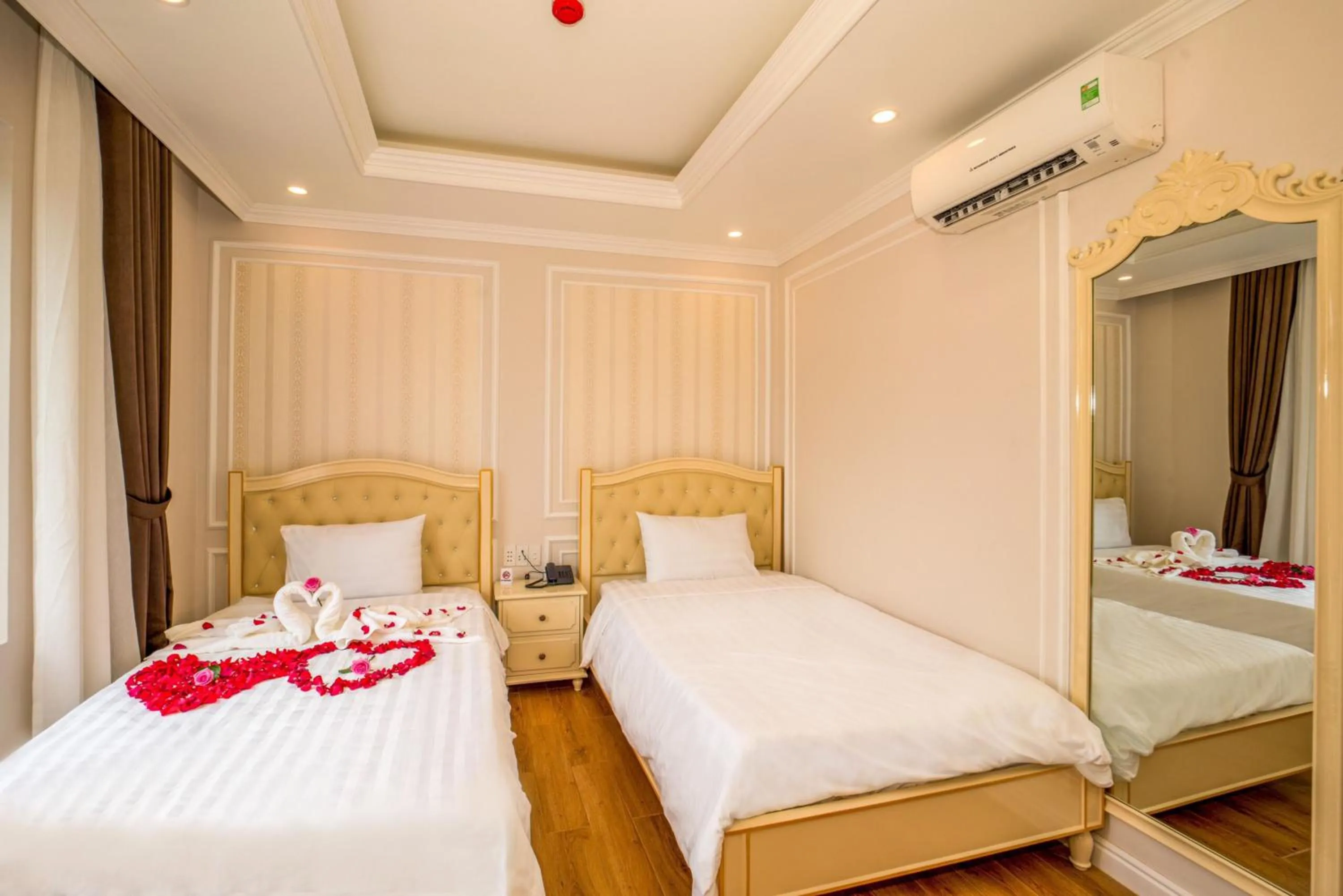 Bedroom, Bed in Maya Hotel 2