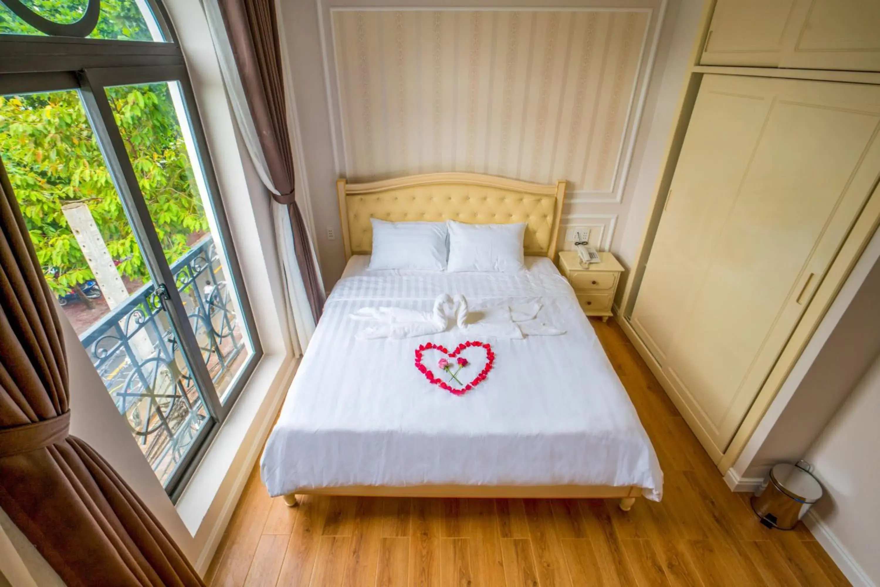 Bedroom, Bed in Maya Hotel 2 Bedroom, Bed in Maya Hotel 2