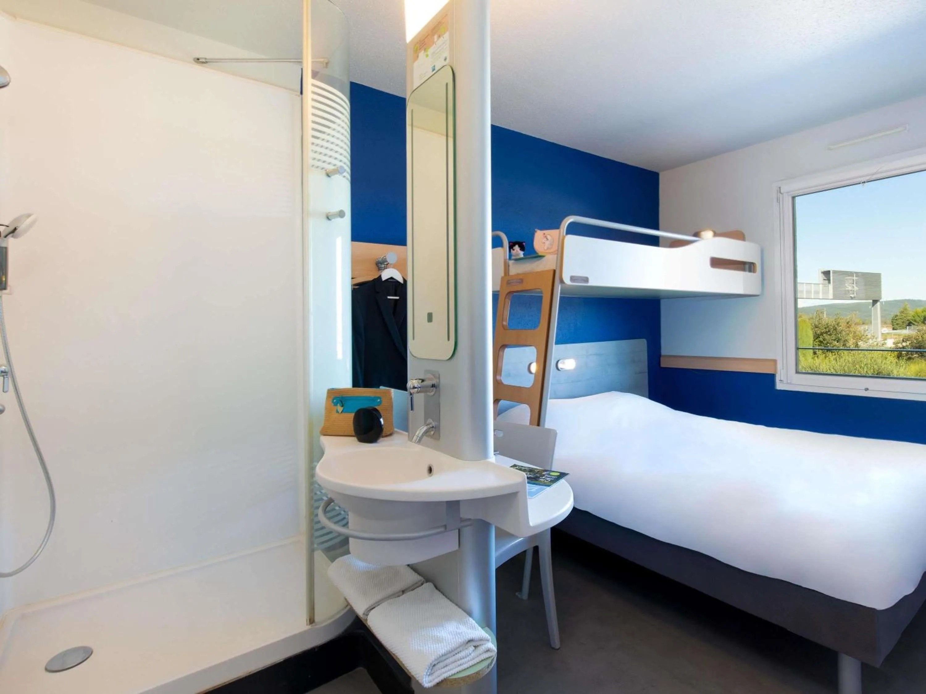 Bedroom, Bed in ibis budget Saint-Maximin