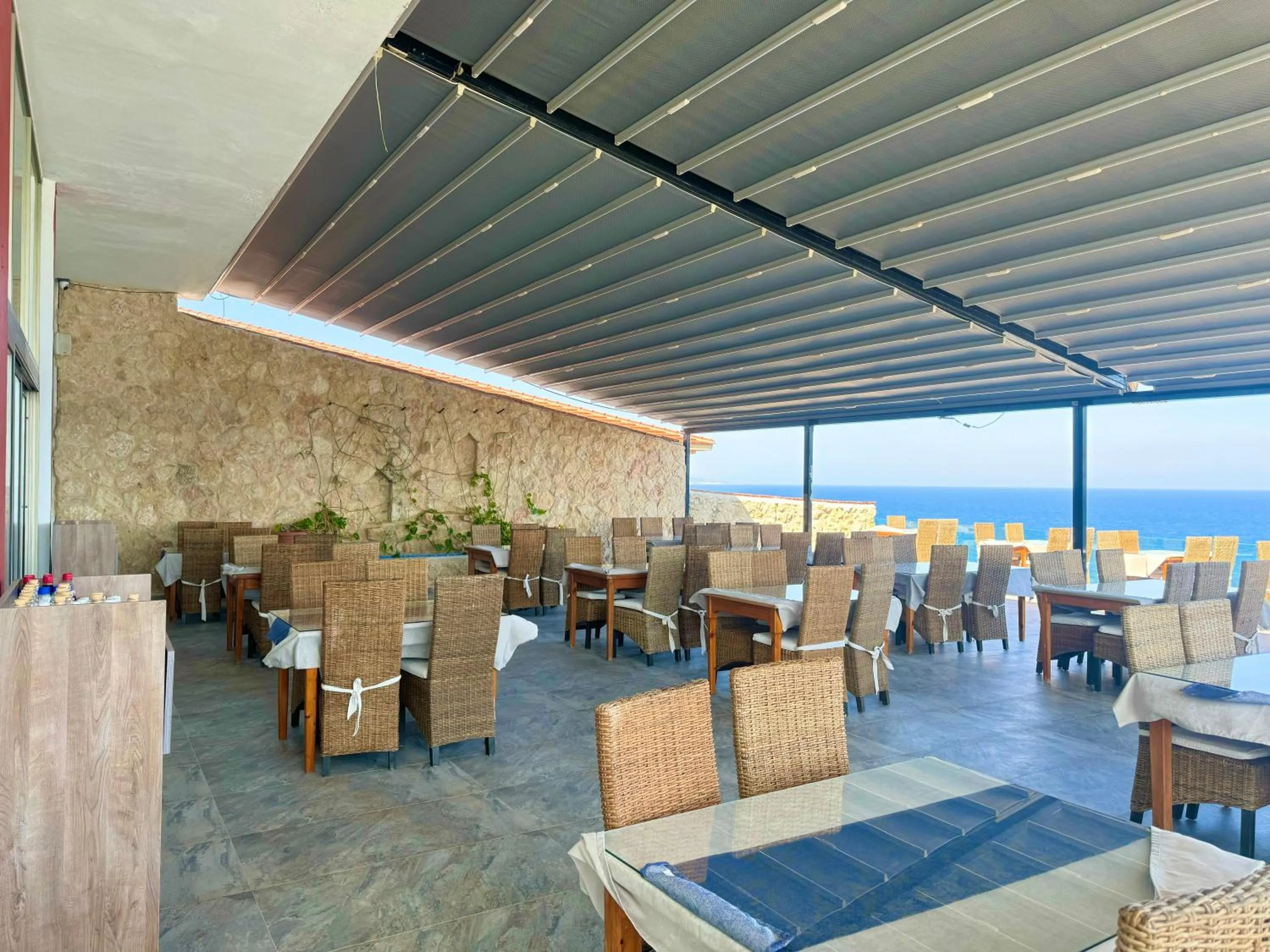 Restaurant/places to eat in BURHAN'S HOTEL