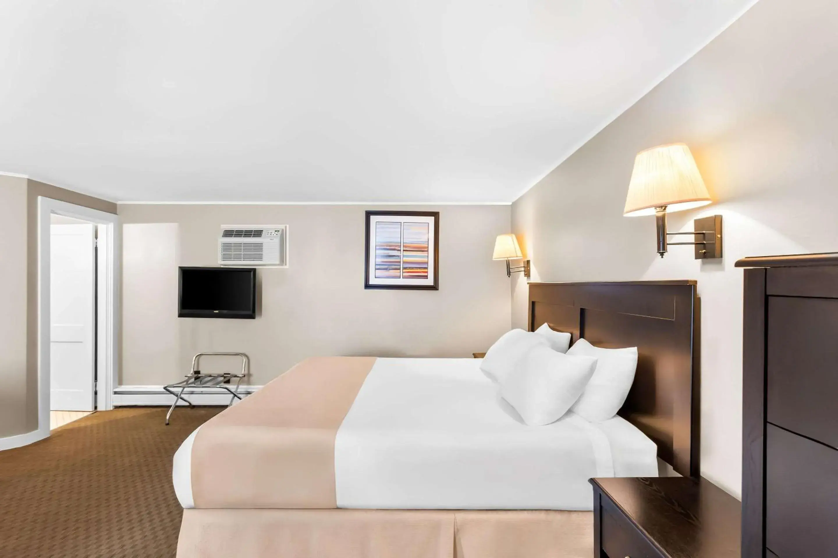 Bedroom, Bed in Rodeway Inn Gorham Riverside Bedroom, Bed in Rodeway Inn Gorham Riverside