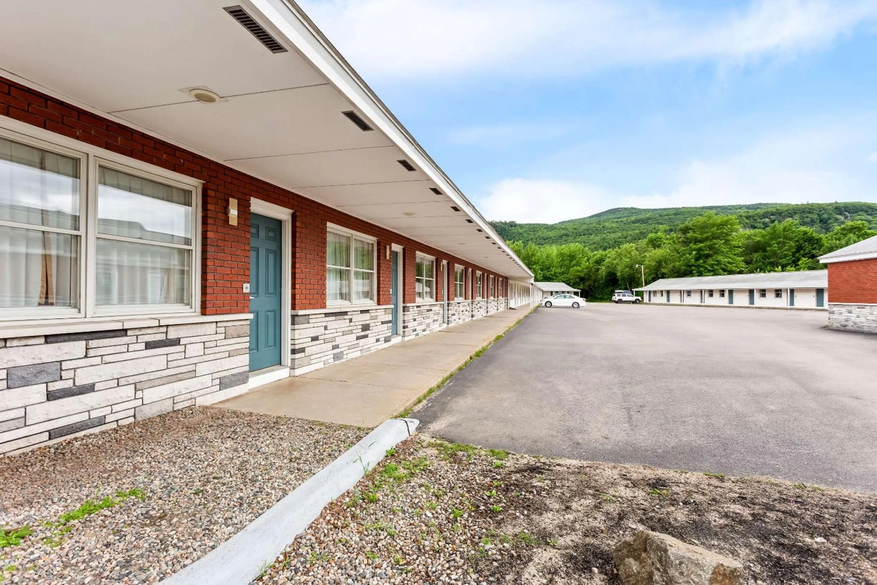 Property building in Rodeway Inn Gorham Riverside