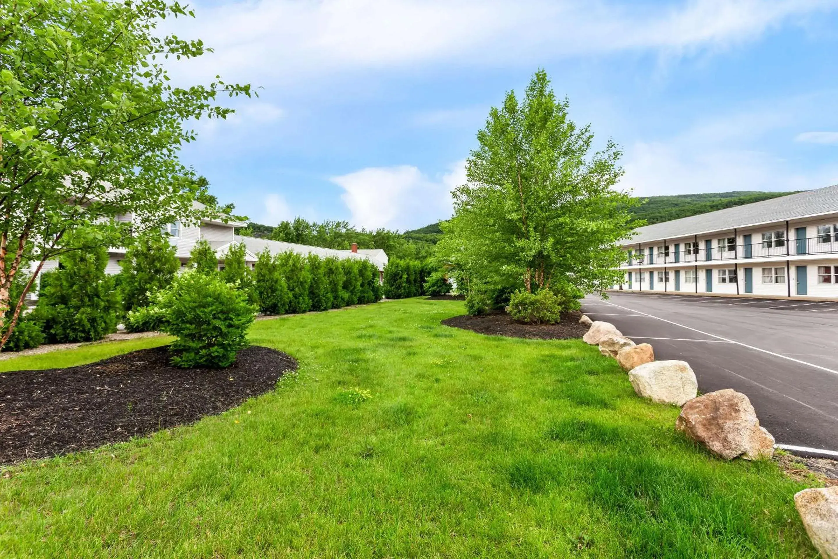 Property building in Rodeway Inn Gorham Riverside Property building in Rodeway Inn Gorham Riverside