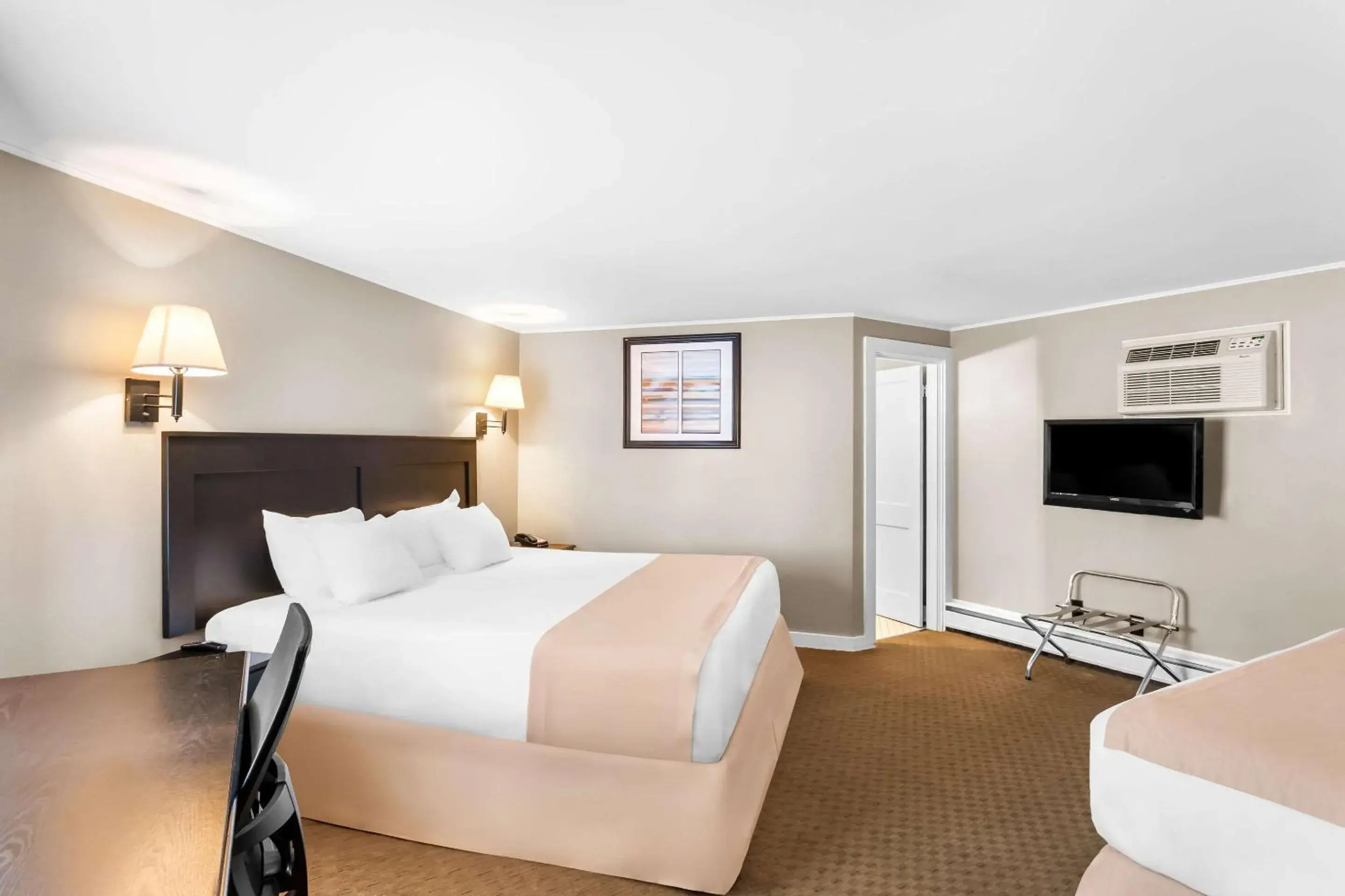 Bedroom, Bed in Rodeway Inn Gorham Riverside Bedroom, Bed in Rodeway Inn Gorham Riverside