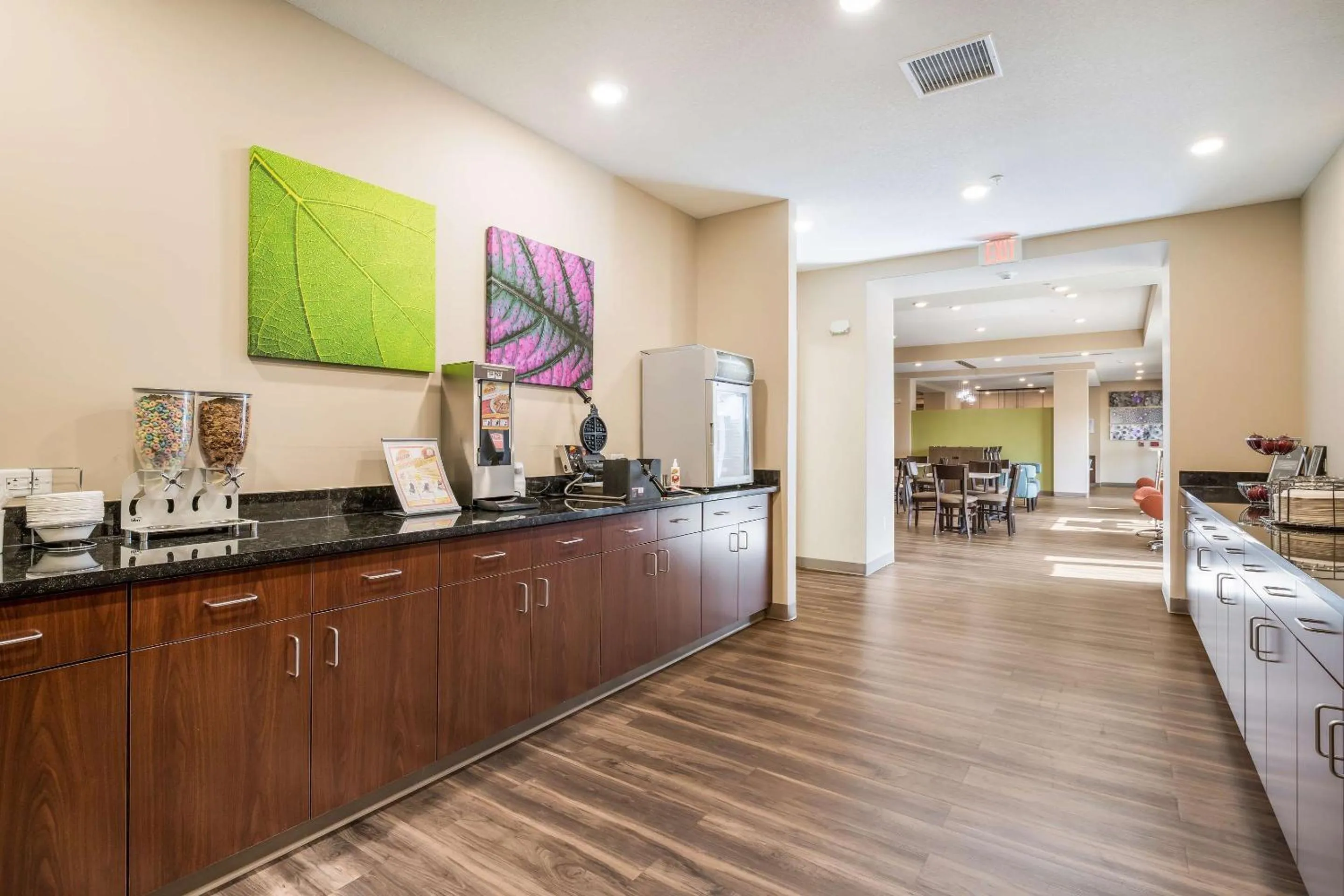 Breakfast in Sleep Inn & Suites Park City-Wichita North