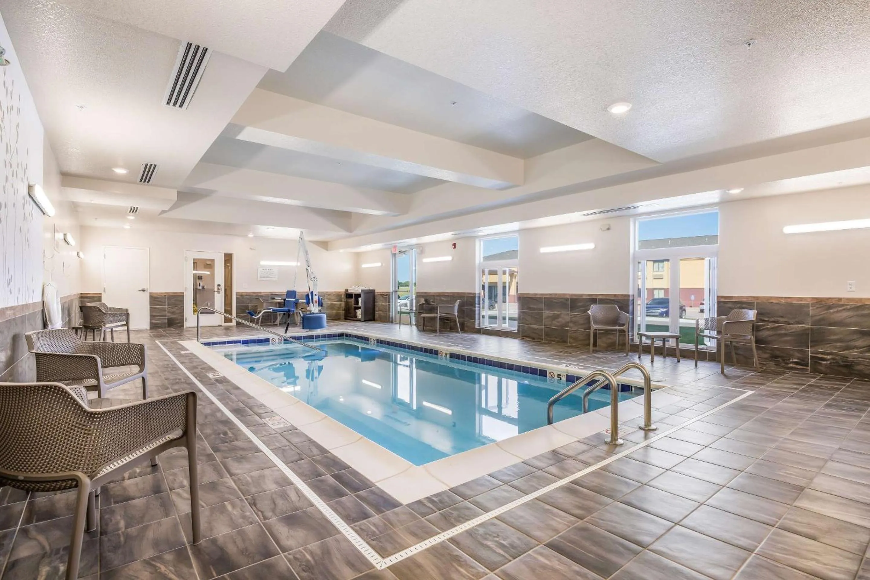 Swimming pool in Sleep Inn & Suites Park City-Wichita North