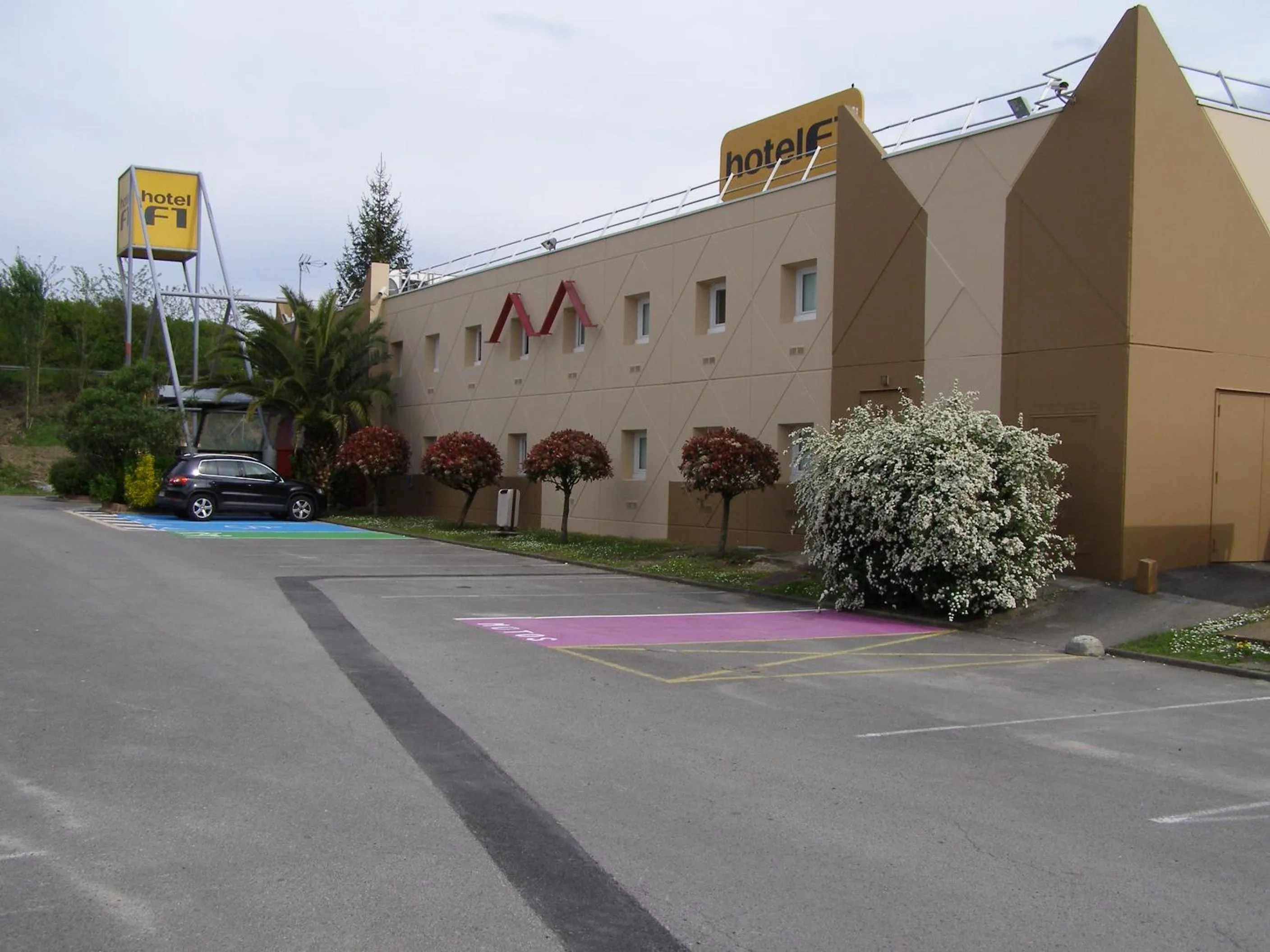 Facade/entrance in hotelF1 Bayonne