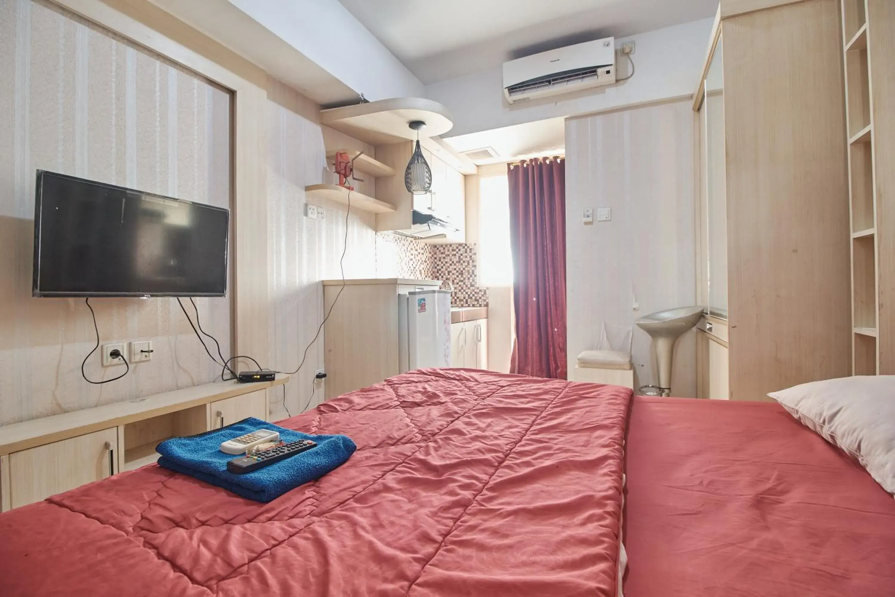 Bed in Apartment Green Lake View Ciputat by Celebrity Room Bed in Apartment Green Lake View Ciputat by Celebrity Room