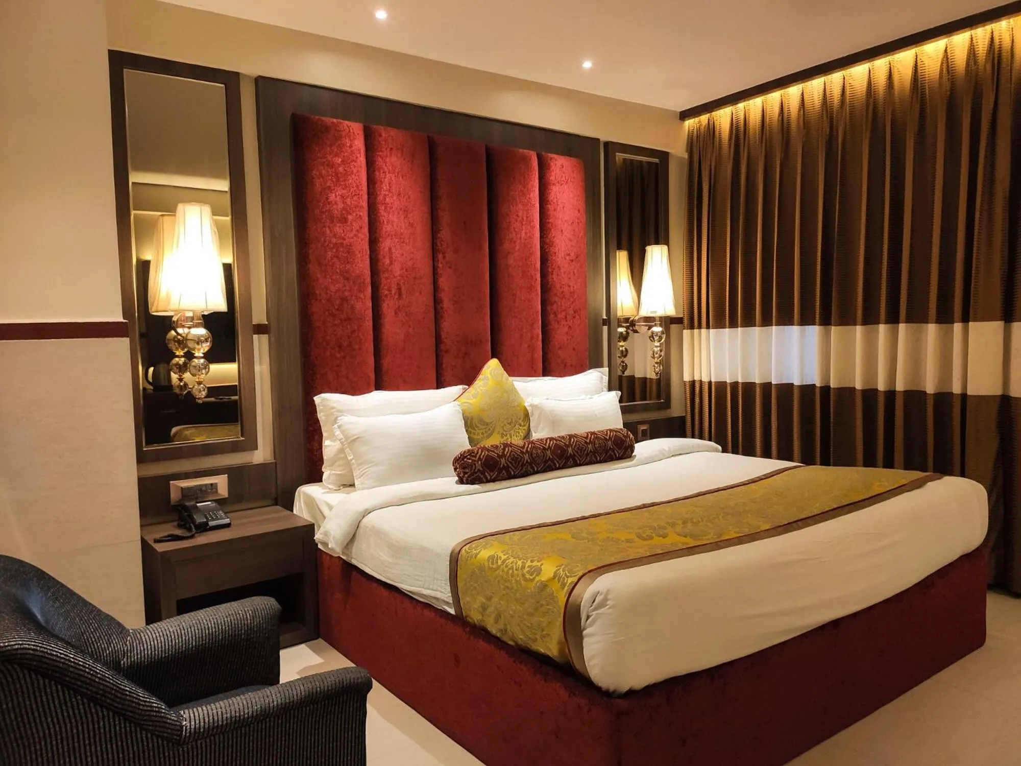 Bed in HOTEL MENAAL RESIDENCY
