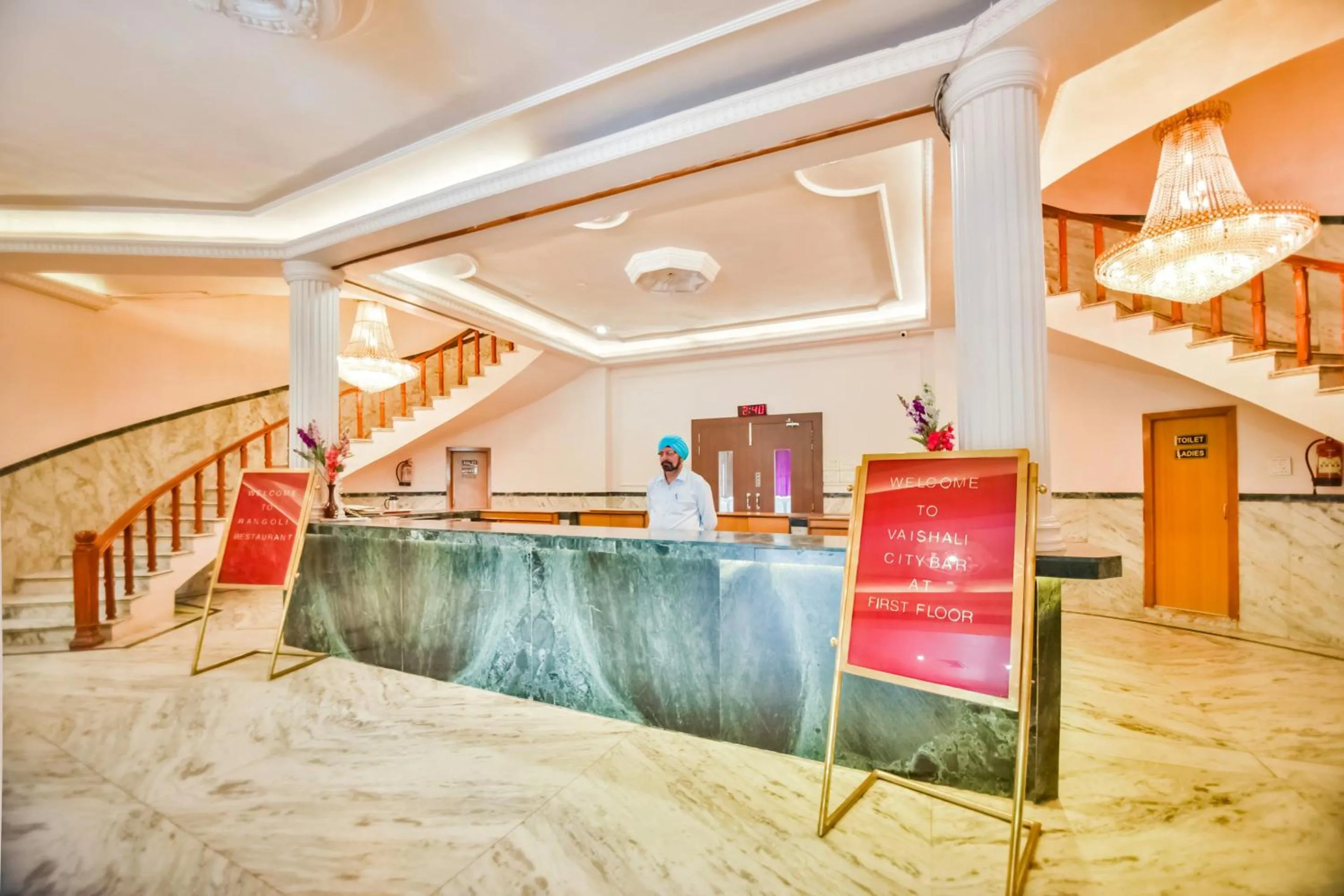 Lobby or reception in HOTEL MENAAL RESIDENCY