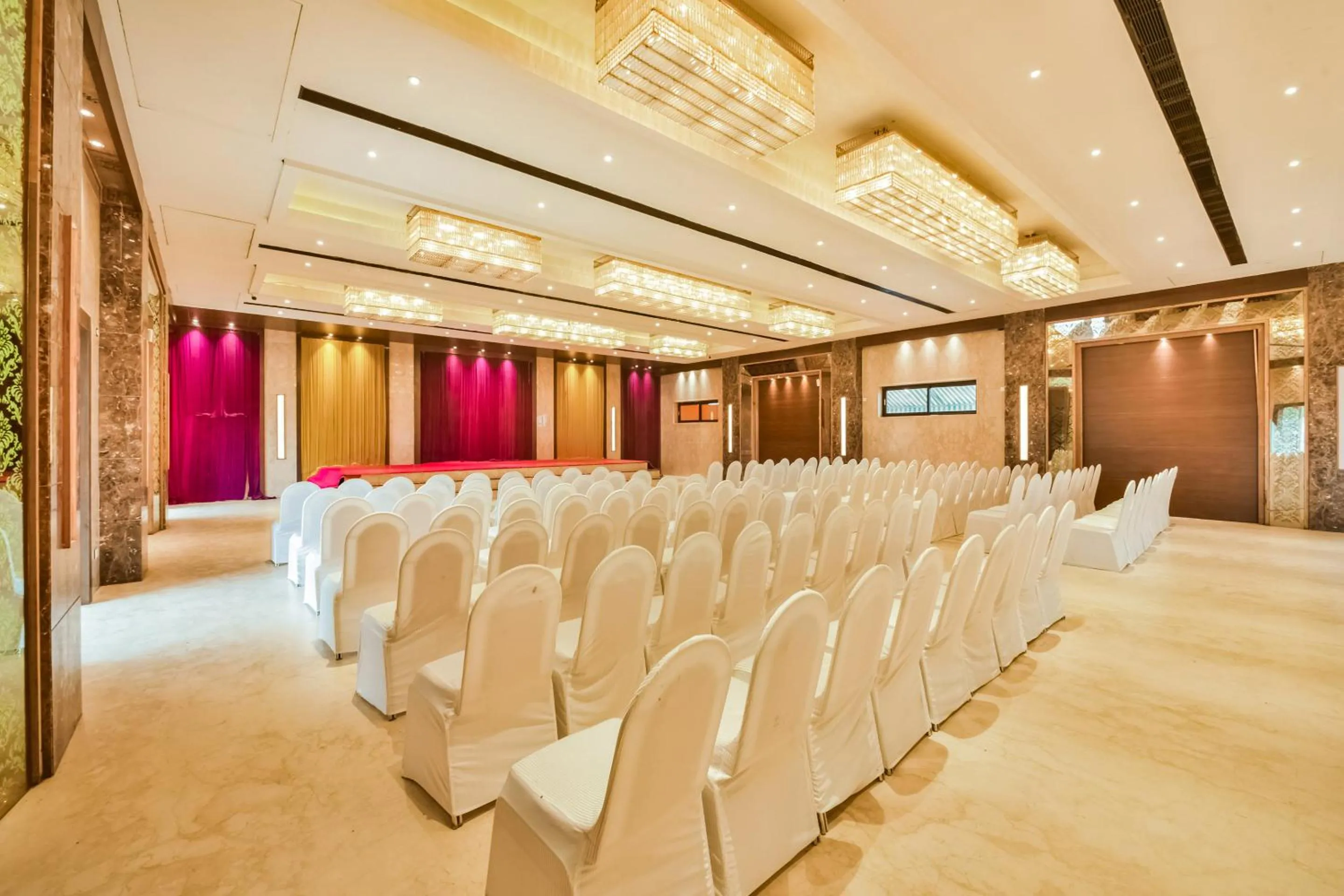 Banquet/Function facilities in HOTEL MENAAL RESIDENCY
