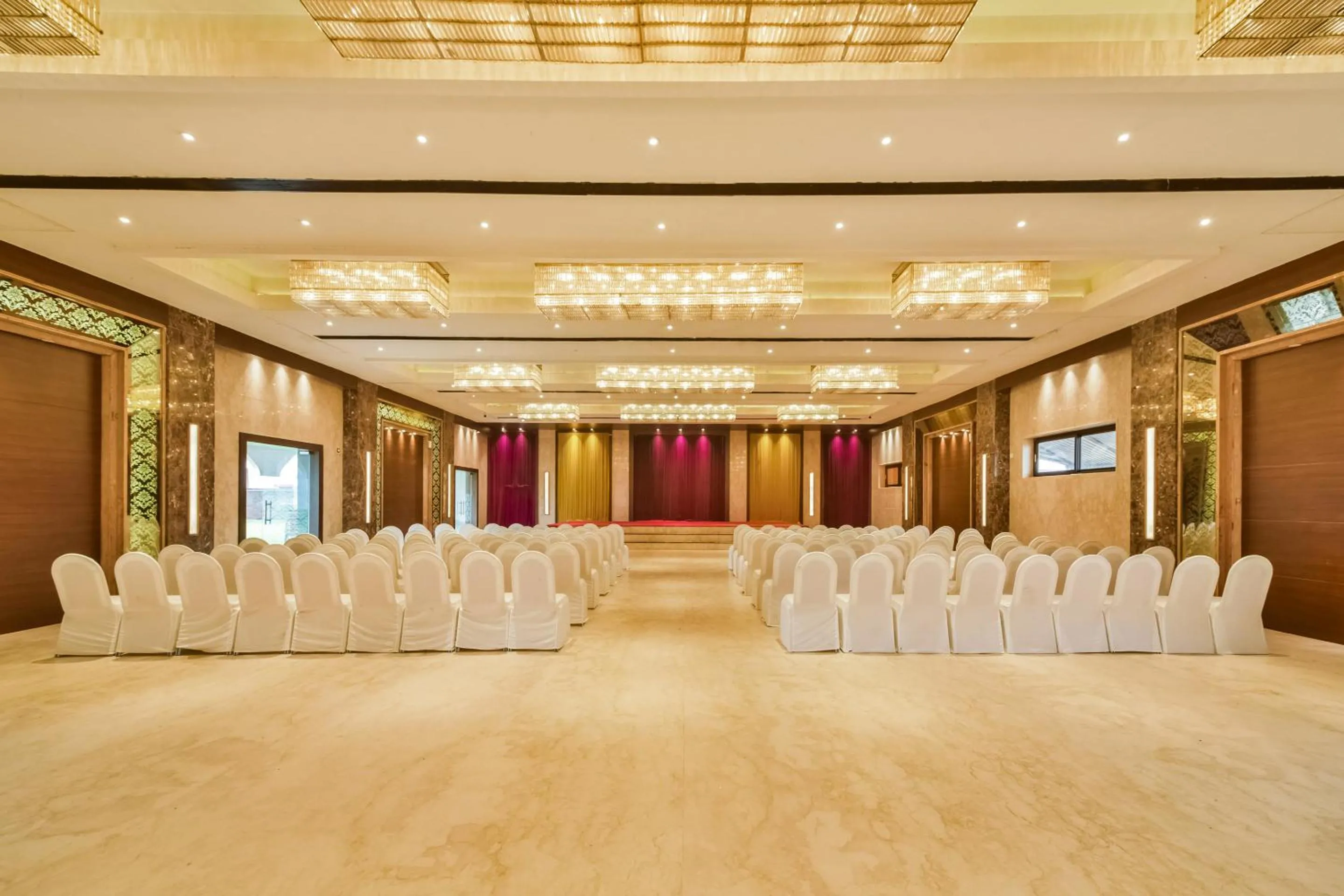 Banquet/Function facilities in HOTEL MENAAL RESIDENCY