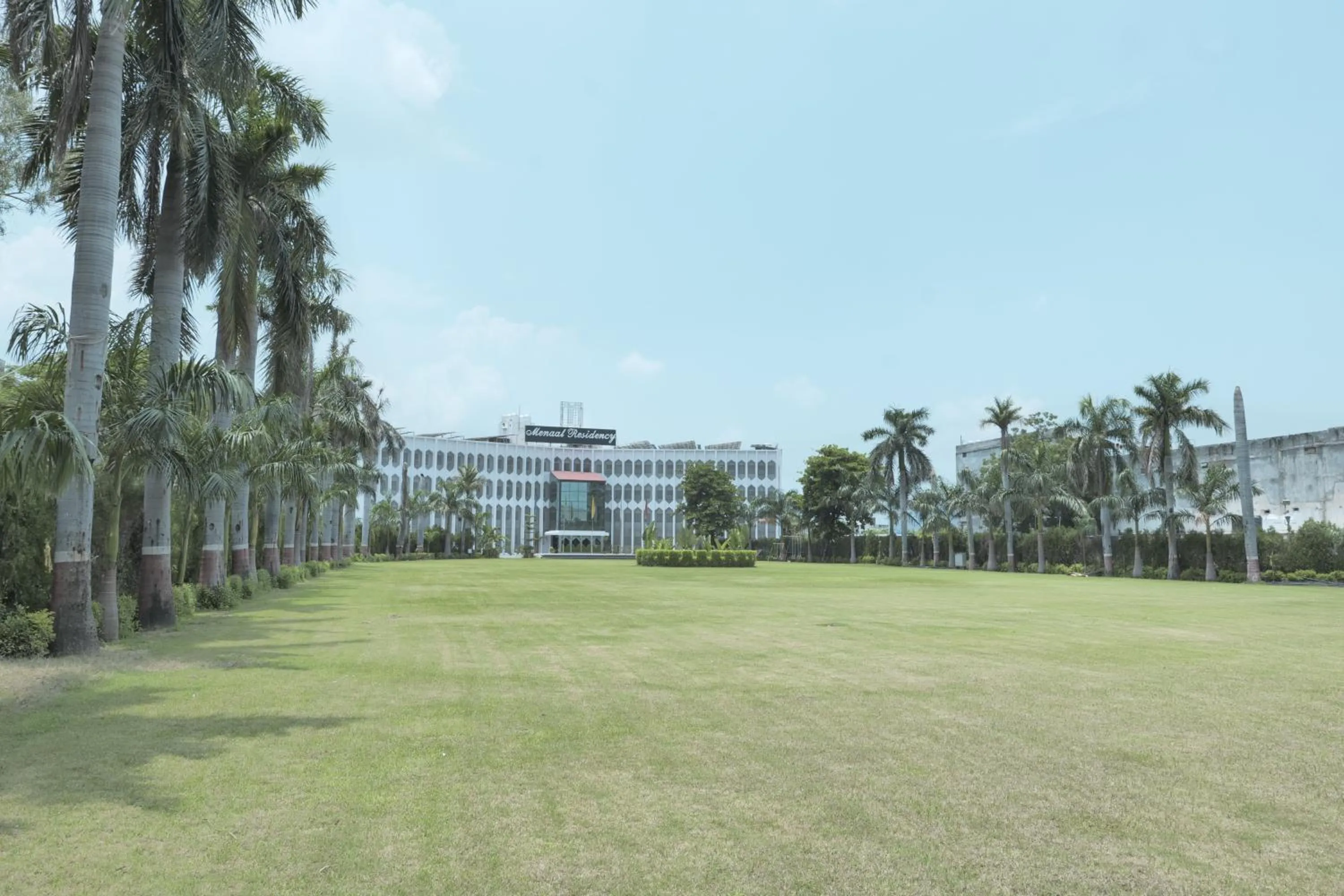 Garden in HOTEL MENAAL RESIDENCY