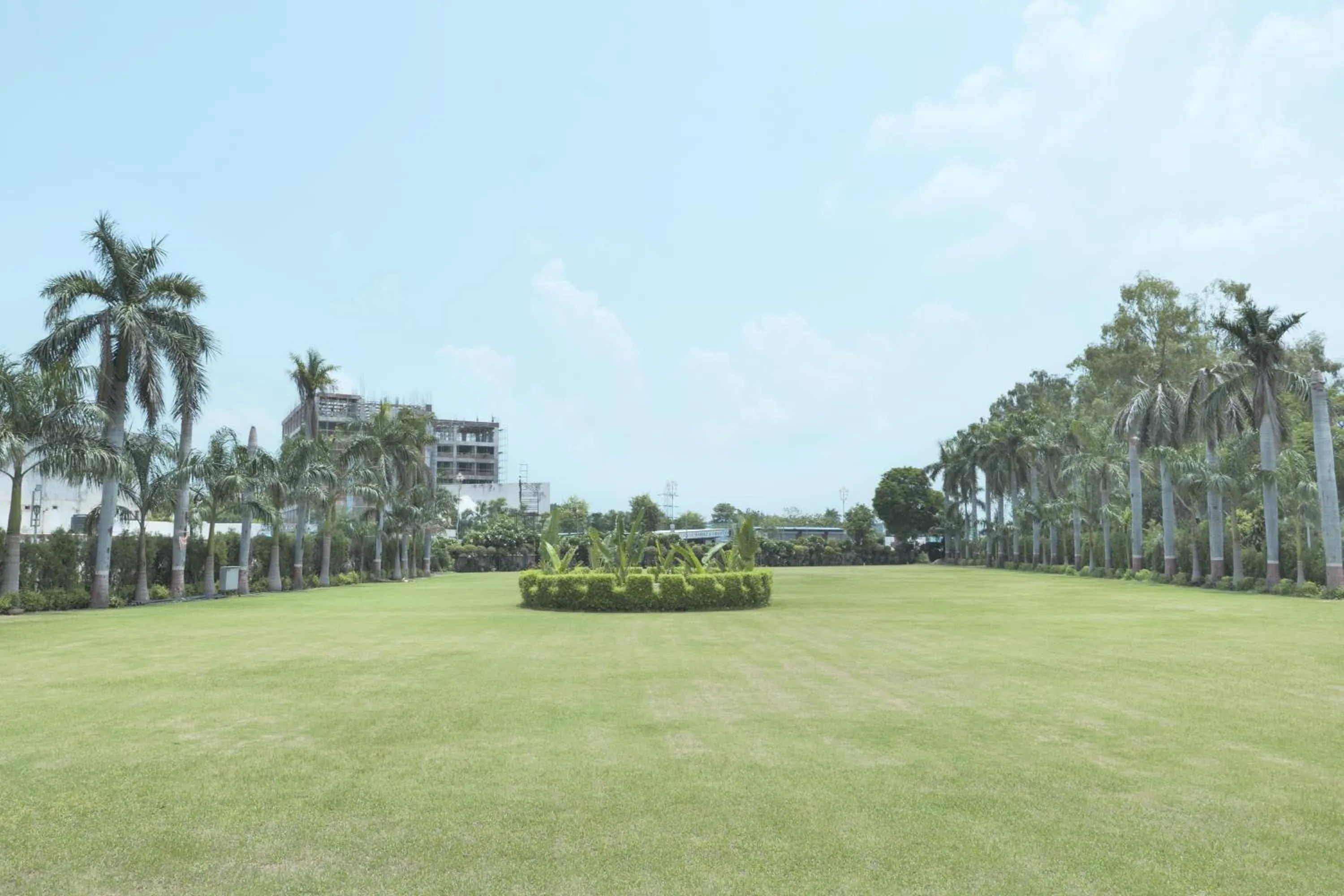 Garden in HOTEL MENAAL RESIDENCY