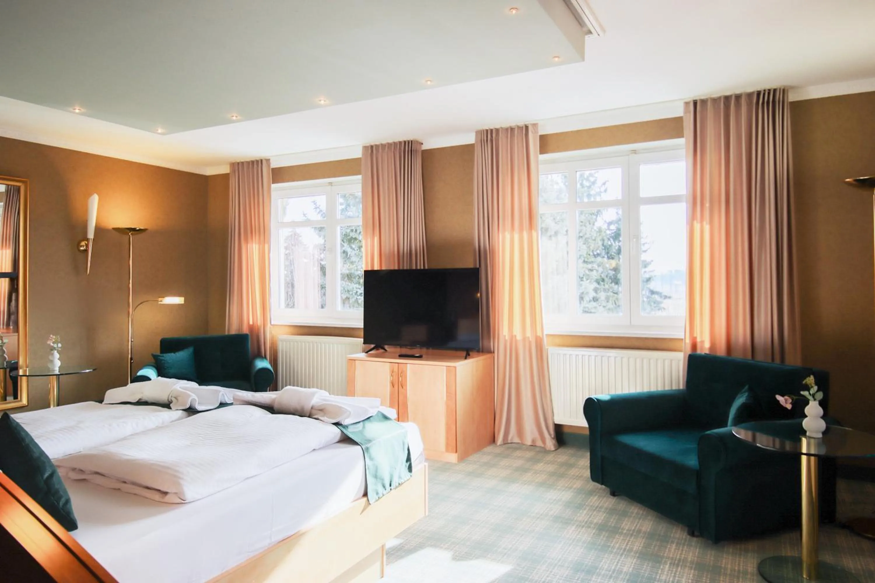 Photo of the whole room, Bed in Ferien Hotel Spree-Neisse