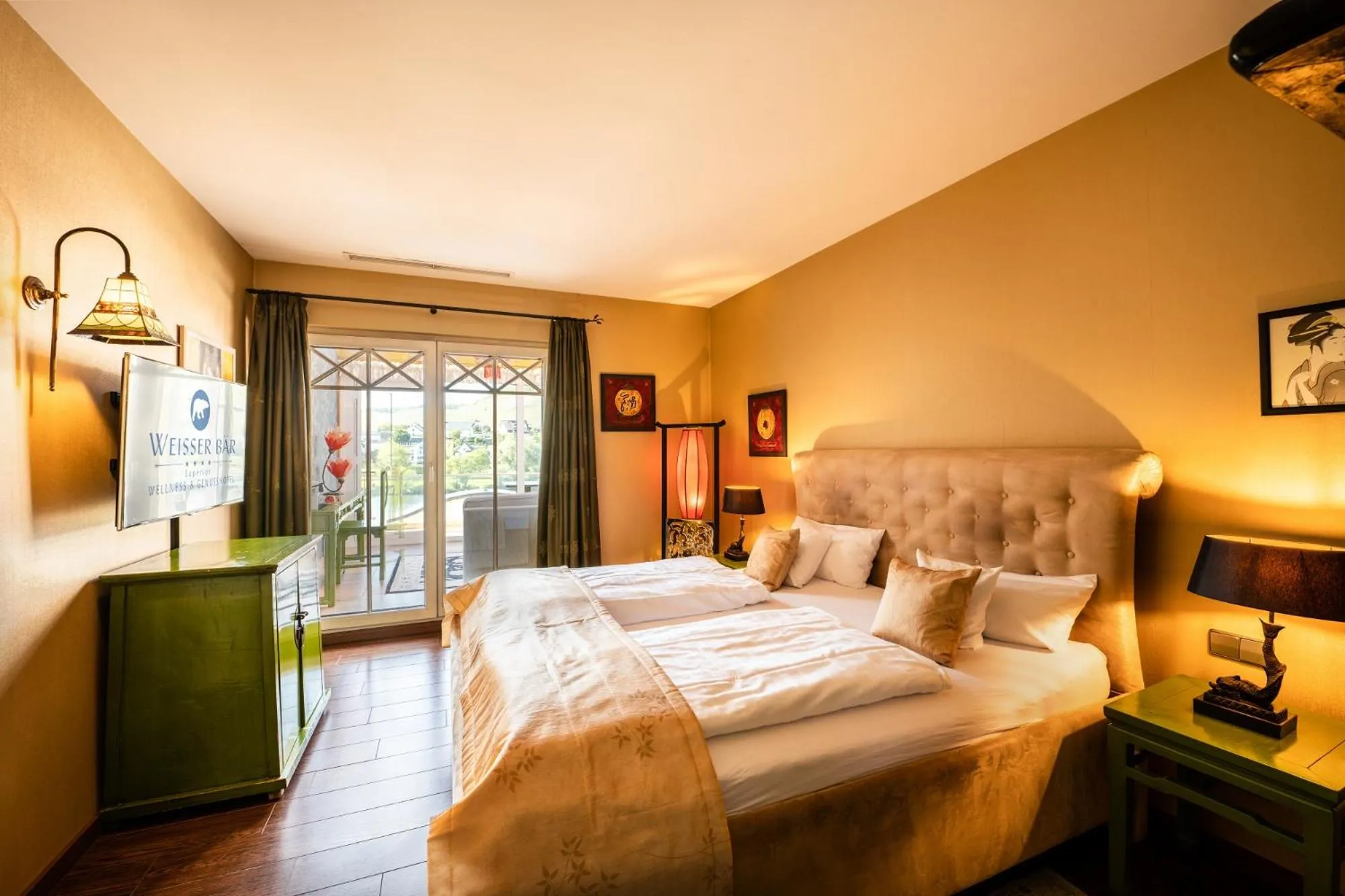 Photo of the whole room, Bed in Hotel Weisser Bär