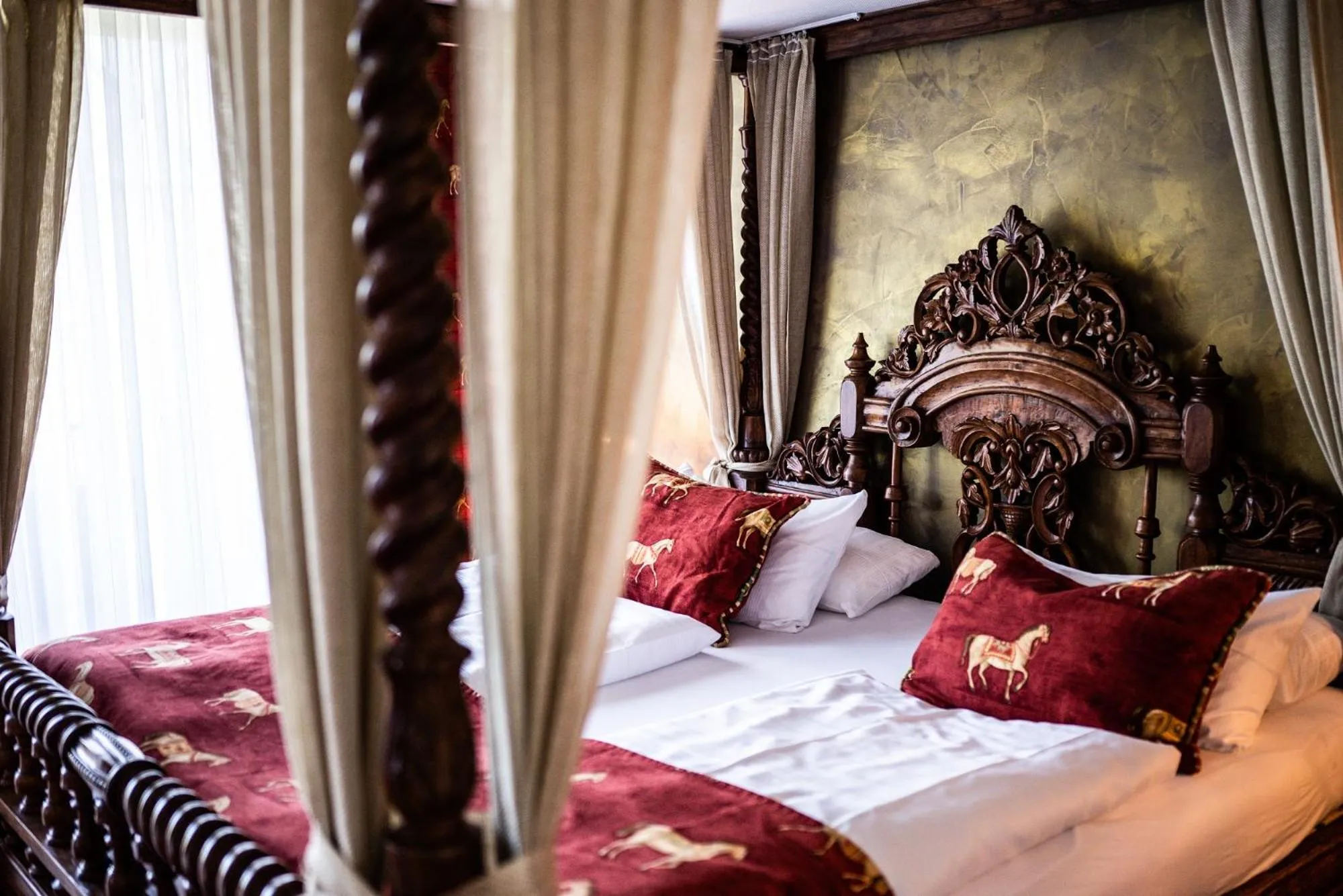 Bed in Hotel Weisser Bär