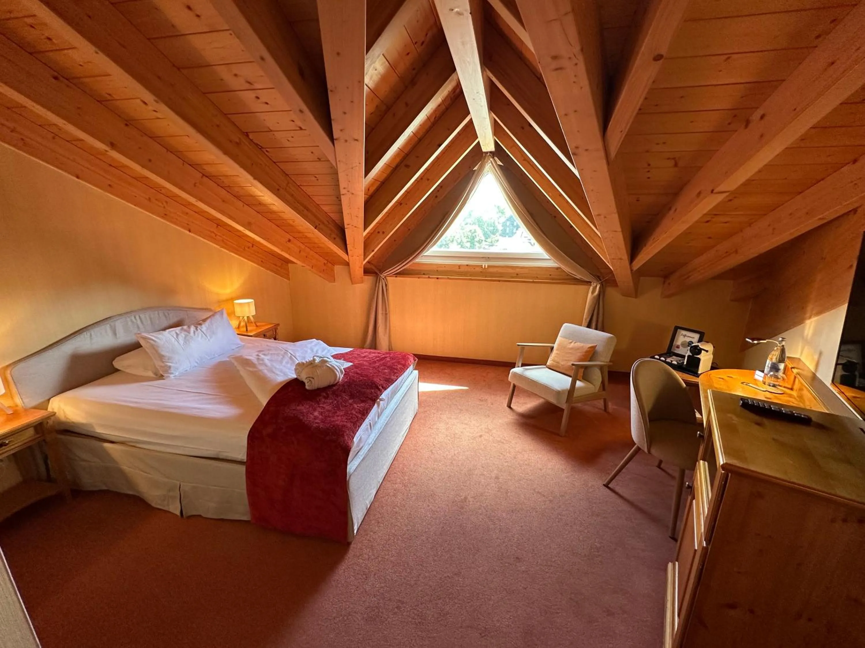 Photo of the whole room, Bed in Hotel Weisser Bär